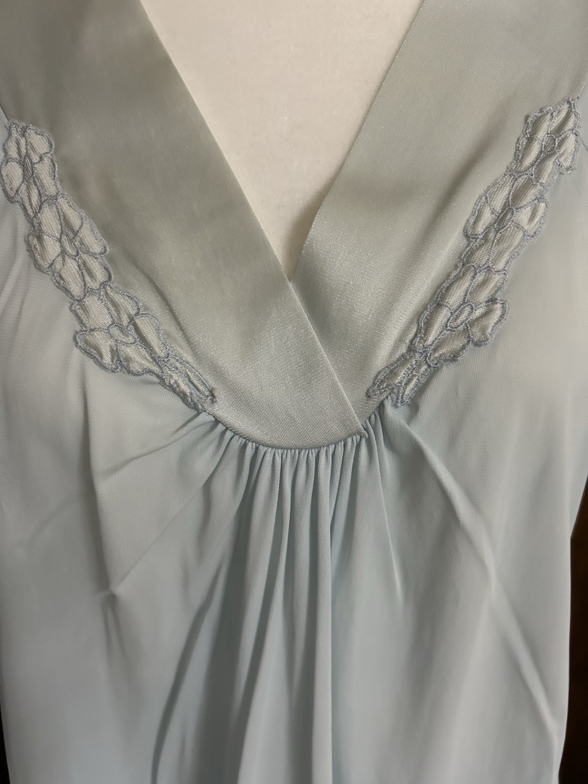VTG 1980’s Light Blue Nylon V-Neck Pretty Cap Sleeves SZ M Nightgown NICE