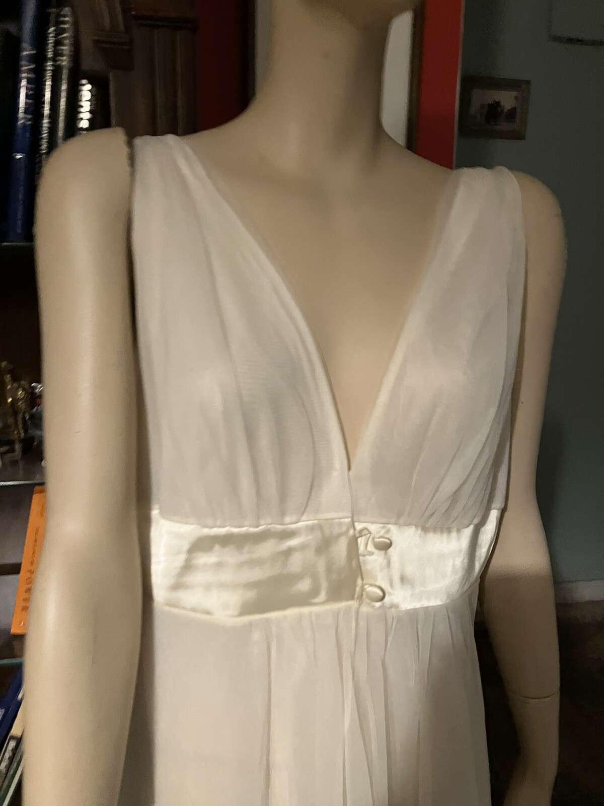 STUNNING Vintage GOSSARD ARTEMIS Cream Nylon Satin Nightgown Peignoir Robe M Set