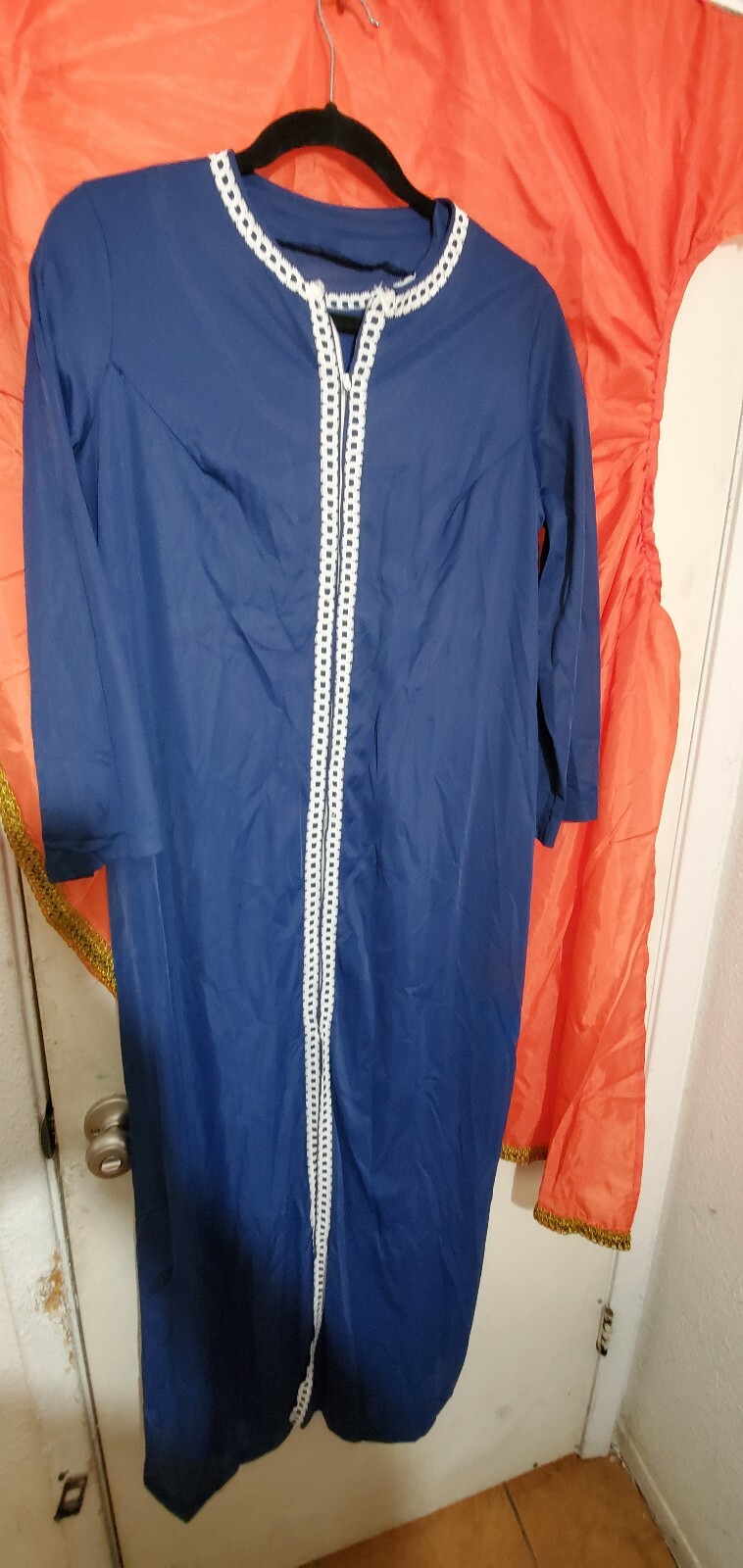 VINTAGE BLUE NIGHTGOWN & ROBE PEIGNOIR SET WHITE LACE sm and gold slippers 61/2