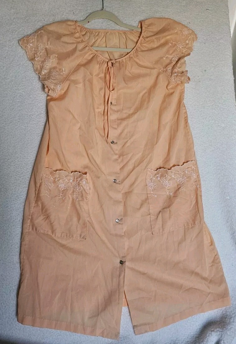 Vintage MARVEL MOLD BRASSIE CO Housecoat Robe Womens Grannycore Peach large