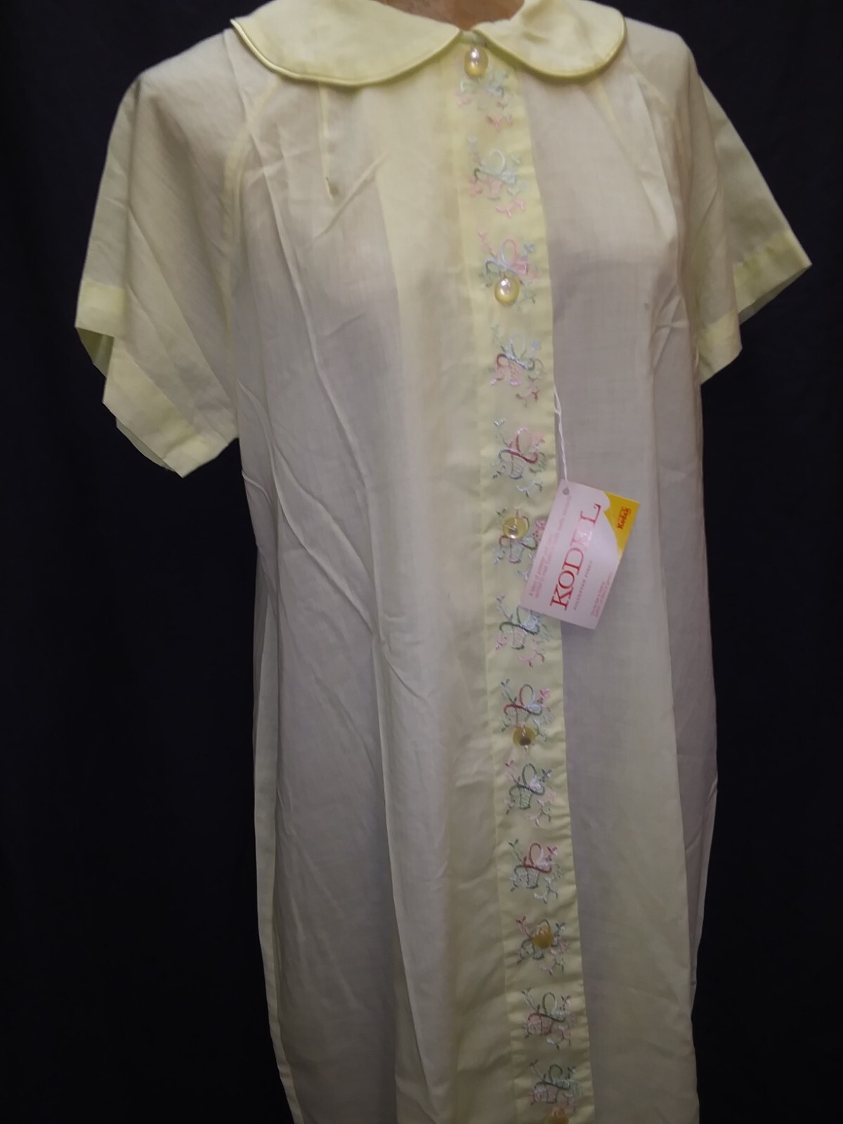 60’s Pale Yellow Embroidered Poly Rayon House Dress Robe Dress Smart Time L NWT