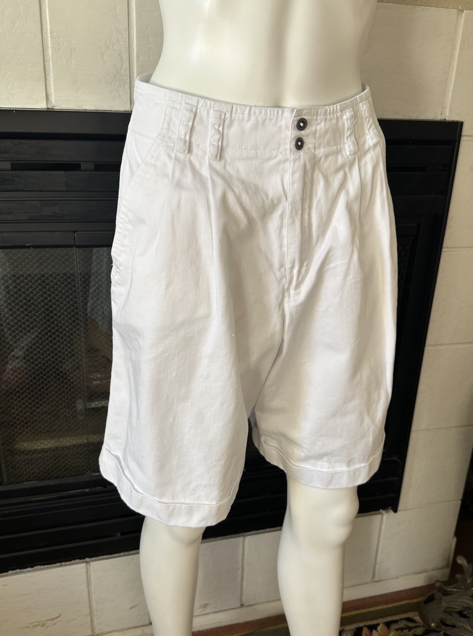 Vtg Liz Sport 80-90’s White Shorts Size 8 Waist 28” Seam To Seam 14”