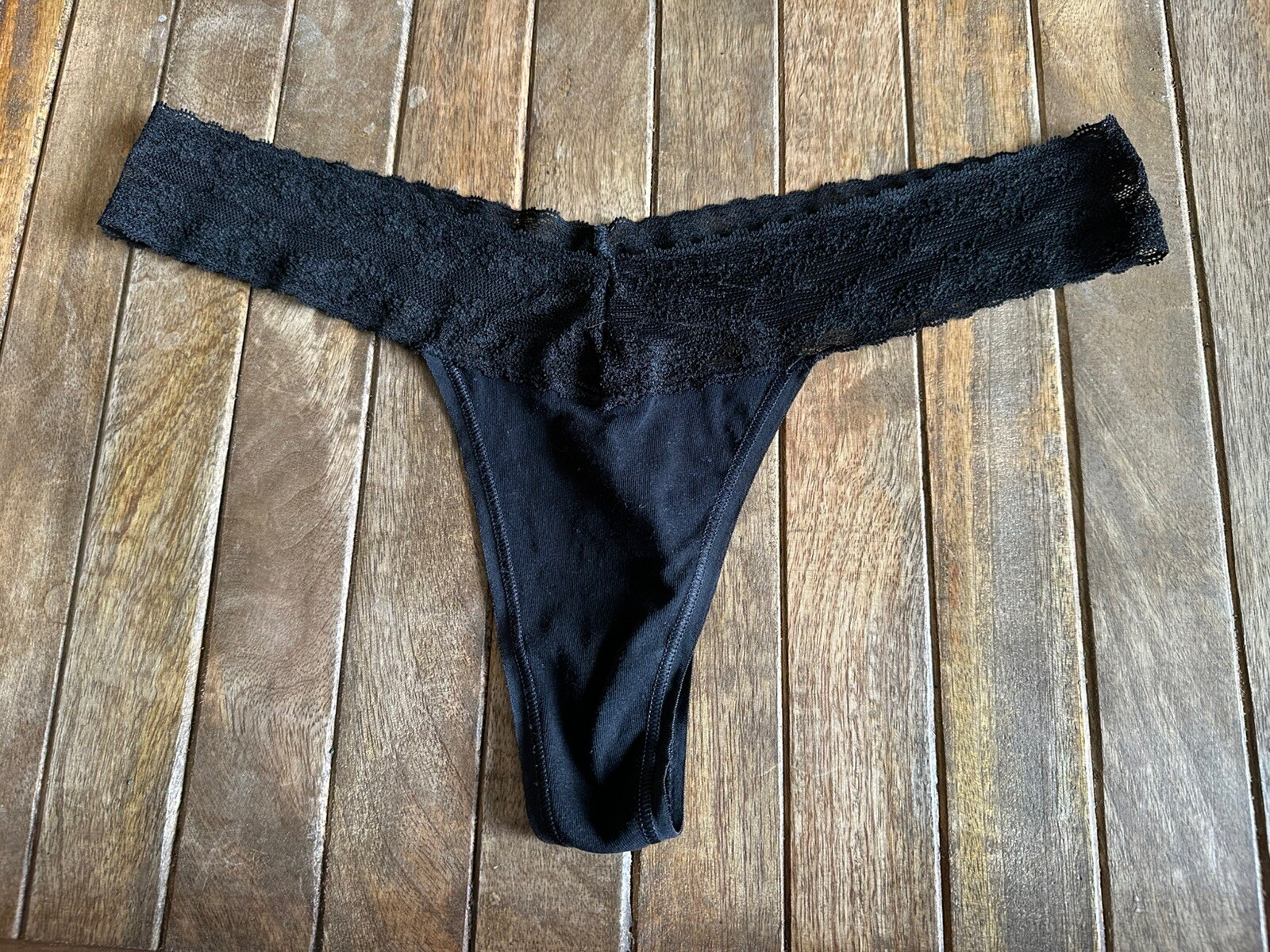 Vtg Victoria’s Secret Black Lace Low Rise Thong Bikini Panties