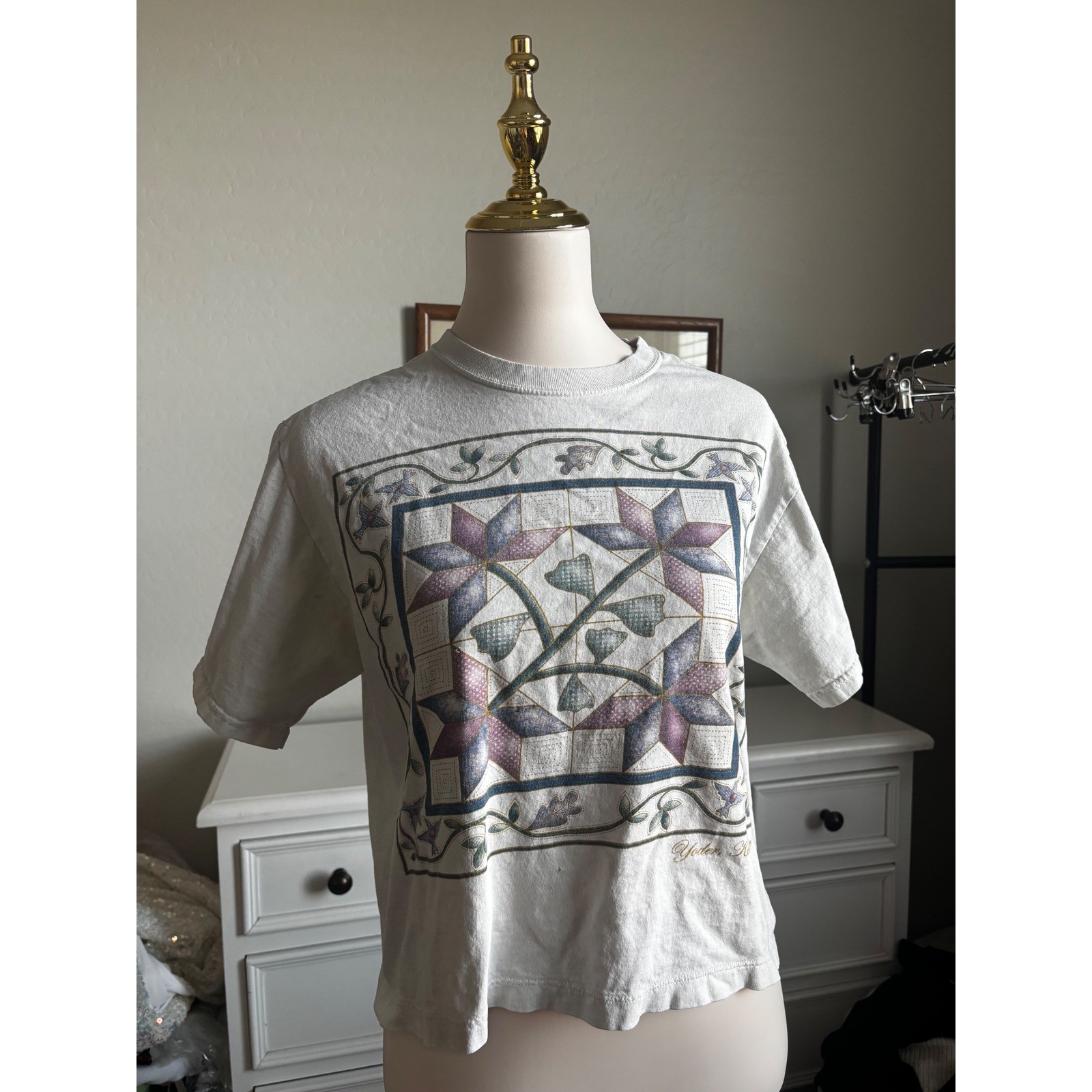 Vintage Yoder Kansas Quilt Graphic Tee White Boxy Cottagecore T-Shirt