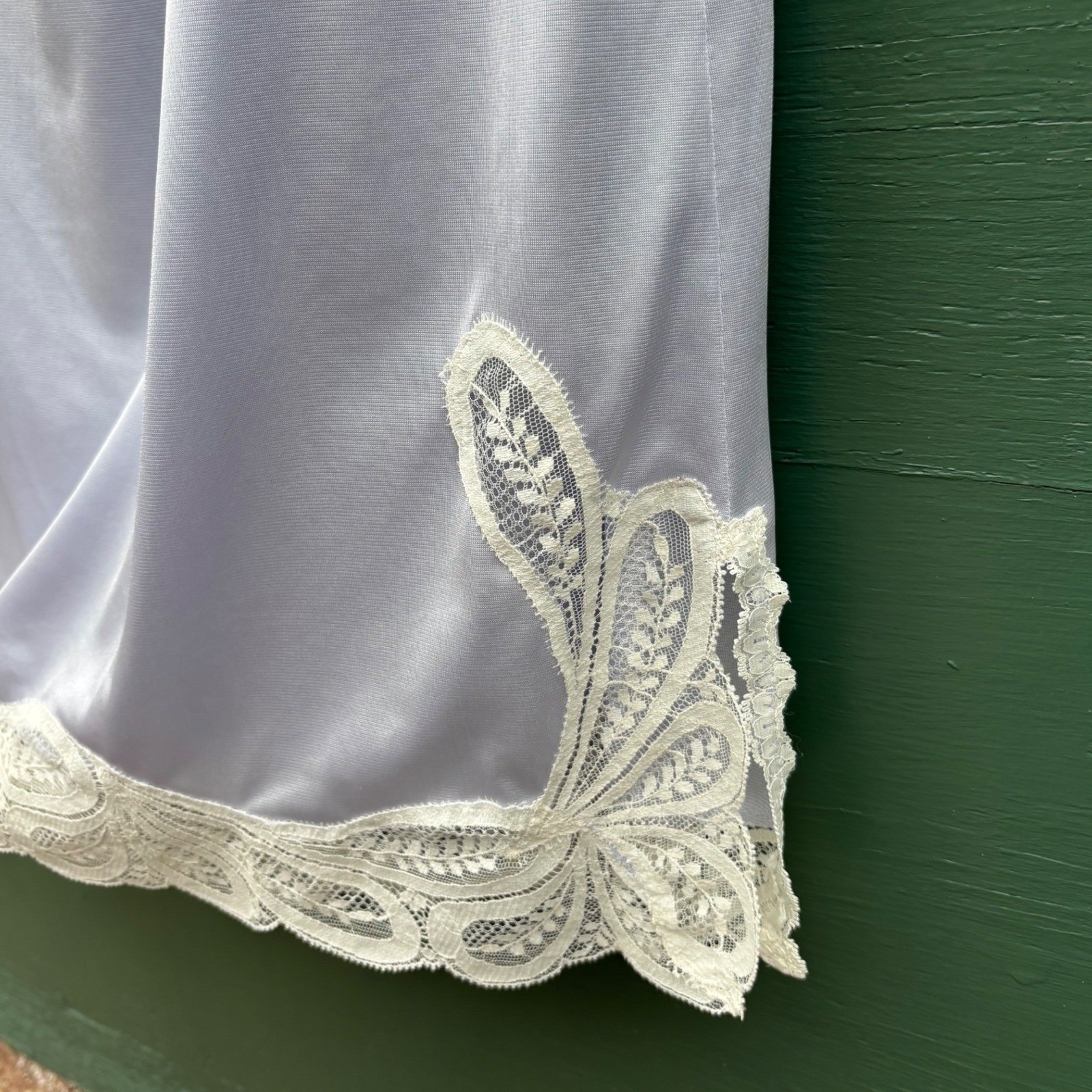 Vanity Fair Vintage 70s Half Slip Lavender Periwinkle White Lace Hem L