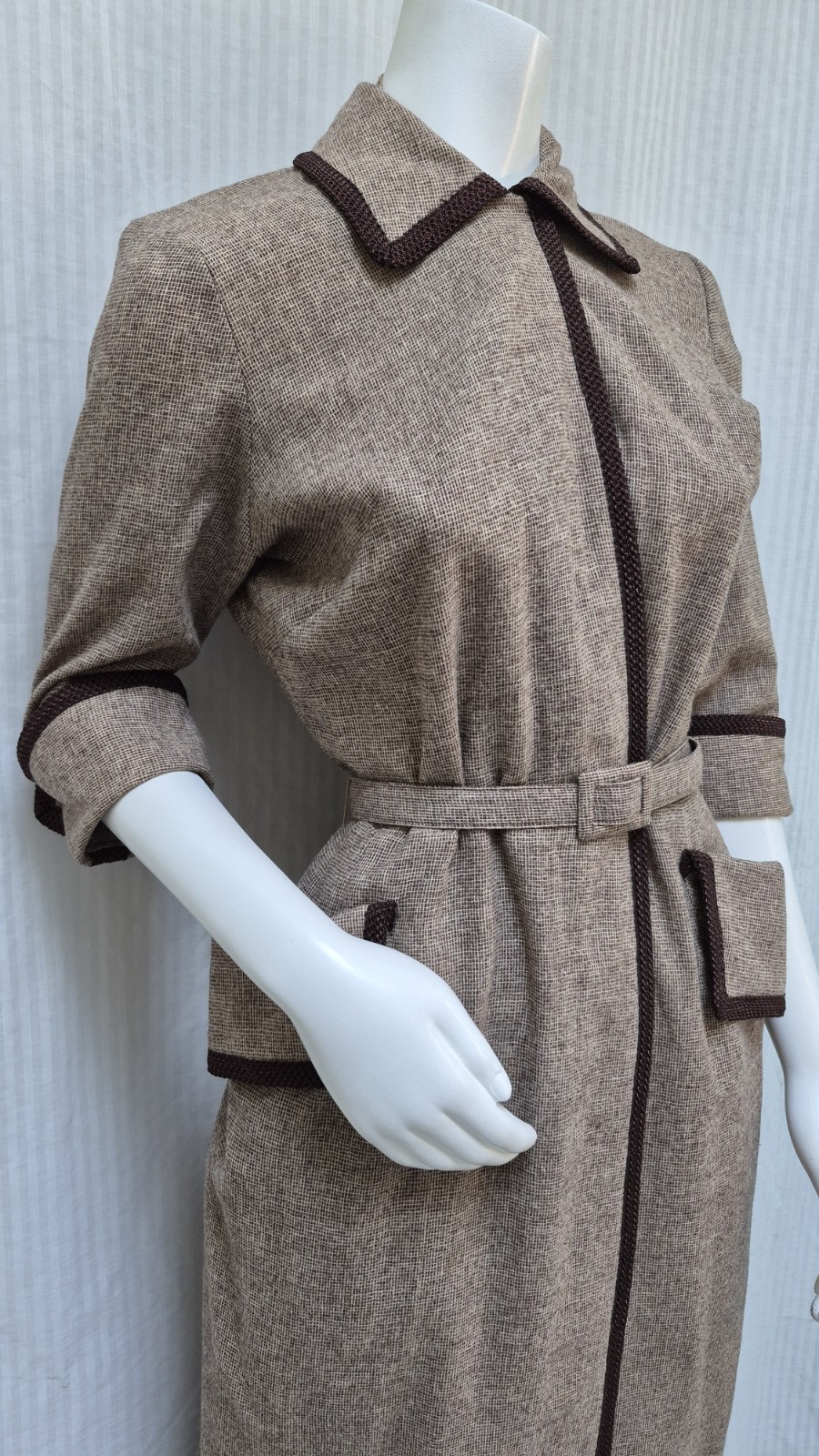 Vintage 1940/50’s Brown Tweed Wrap Dress Coat w/ Belt – Size M