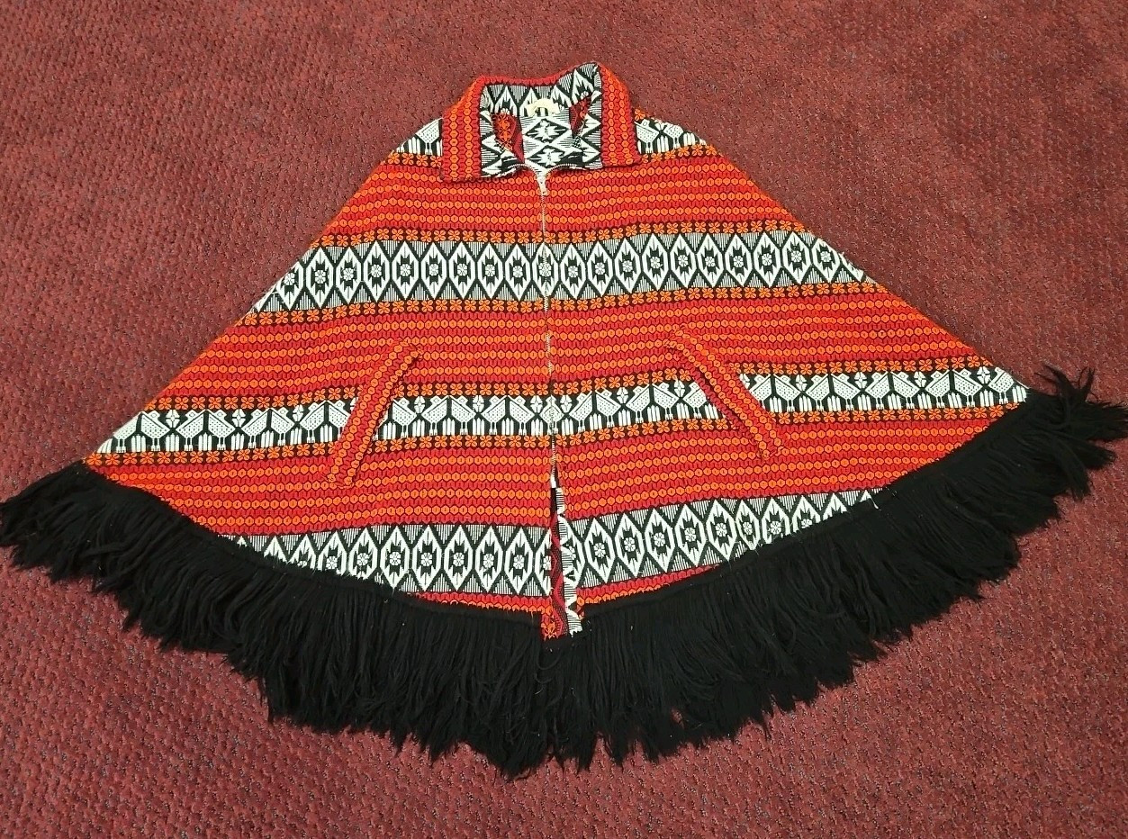 VTG Scandinavian Pattern Cape Womens Red/Blk Front Metal Zip Winter Poncho