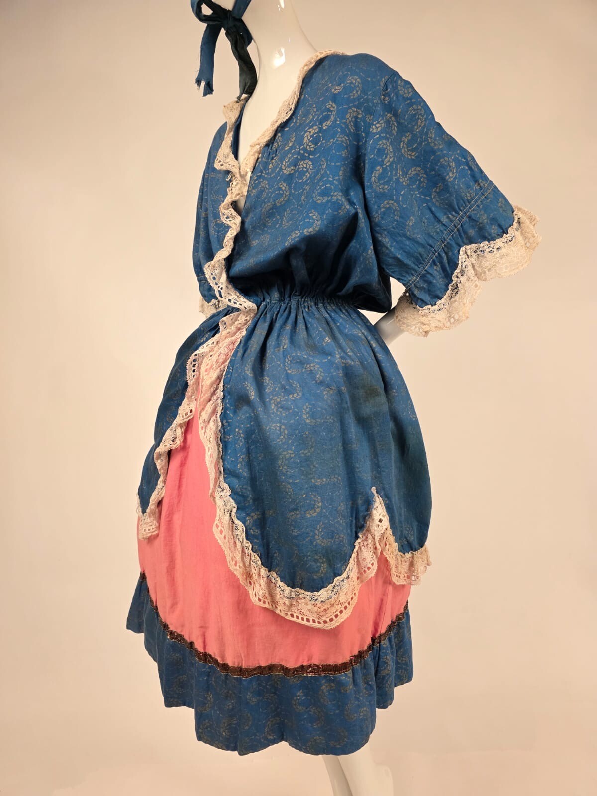1920’S 3 PC GOLD STENCIL POLONAISE COSTUME DRESS W MATCHING HAT IN 18TH C STYLE