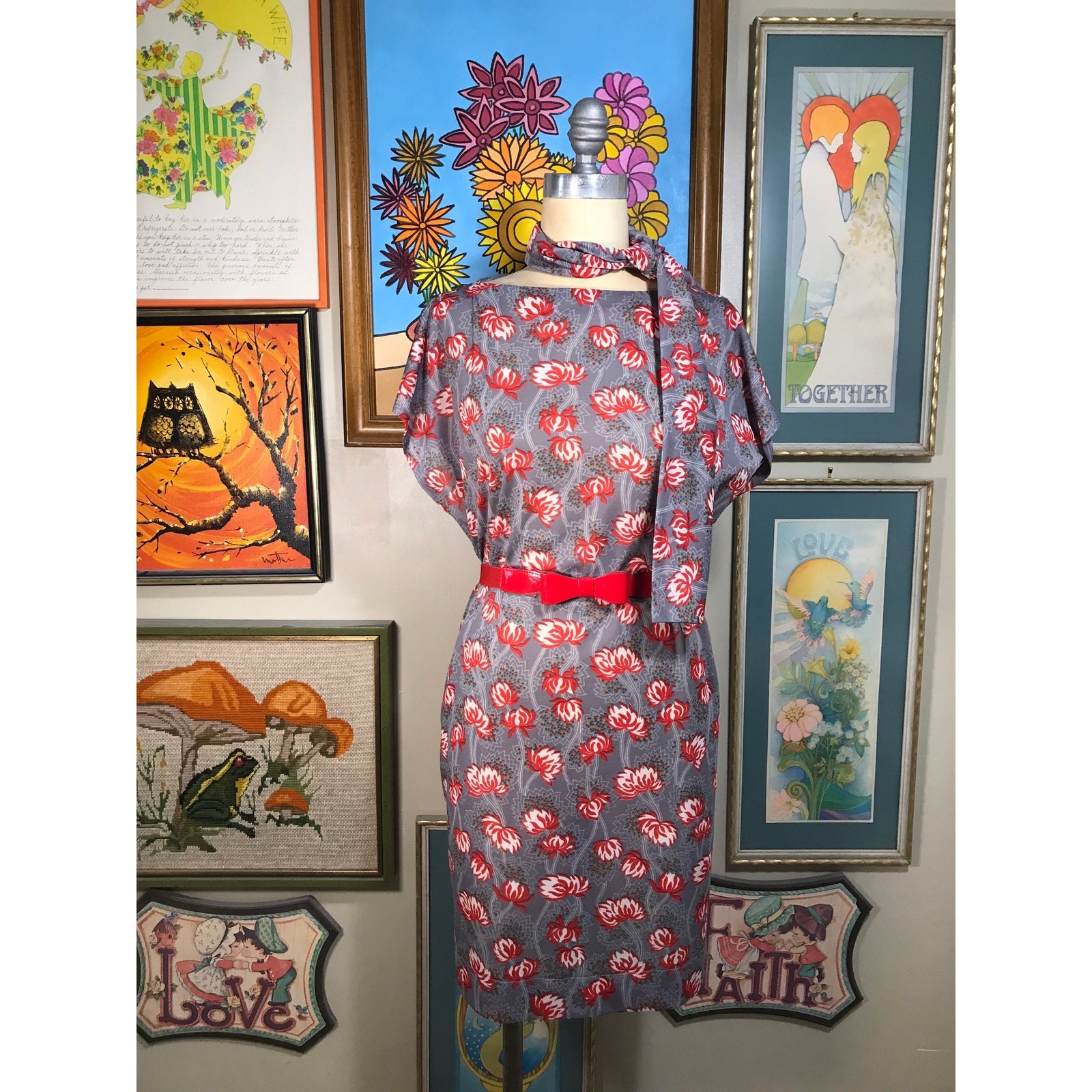 Vintage 1970s Taurus Dress Red Floral Print Cinch Waist Shift Day Dress Medium