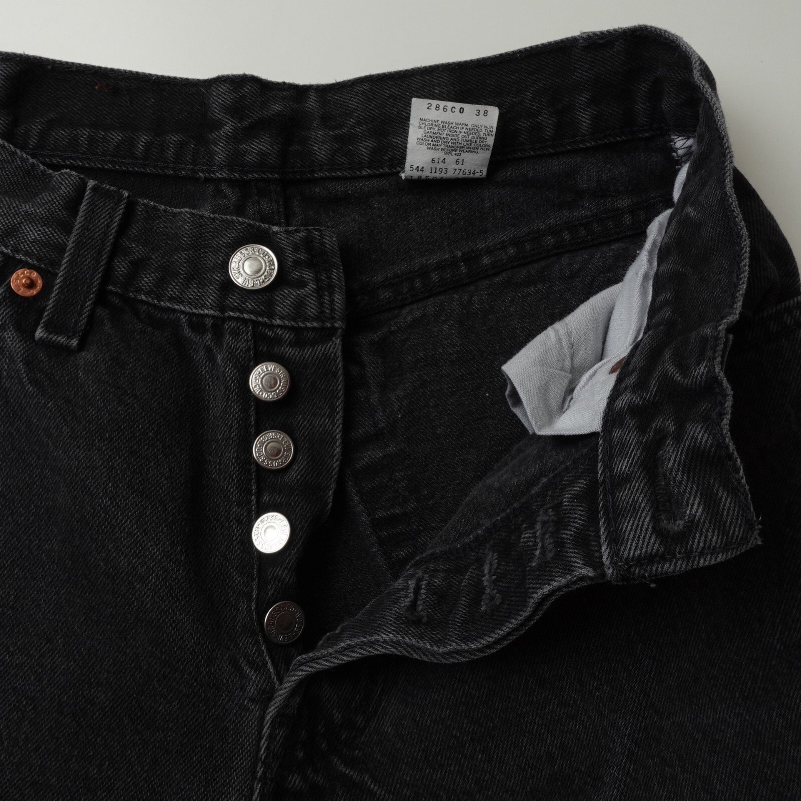 Vintage 90s Levi’s 501 18501-0660 Womens Black Denim Jeans Made in USA 5 L 24×33