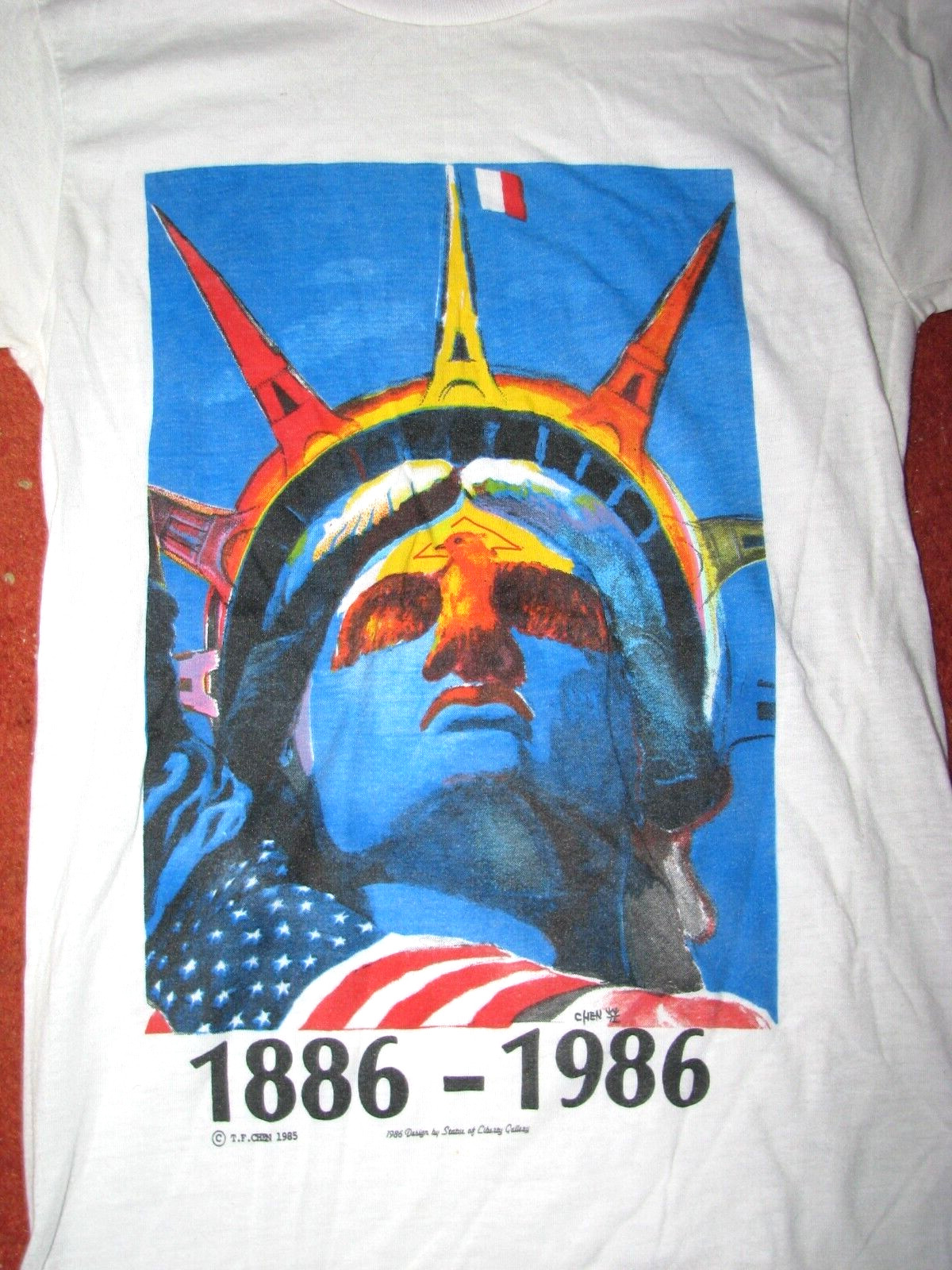 (S) Vintage 1985 STATUE OF LIBERTY 1886-1986 T-Shirt by SNEAKERS (Single-Stitch)
