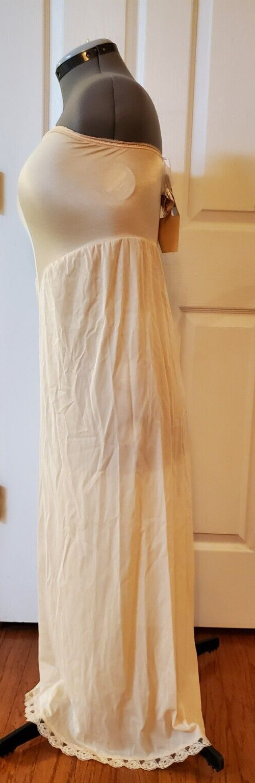 VTG Vanity Fair Beige Dupont Nylon Full Slip Lace Adjustable Straps 34 LL NWT