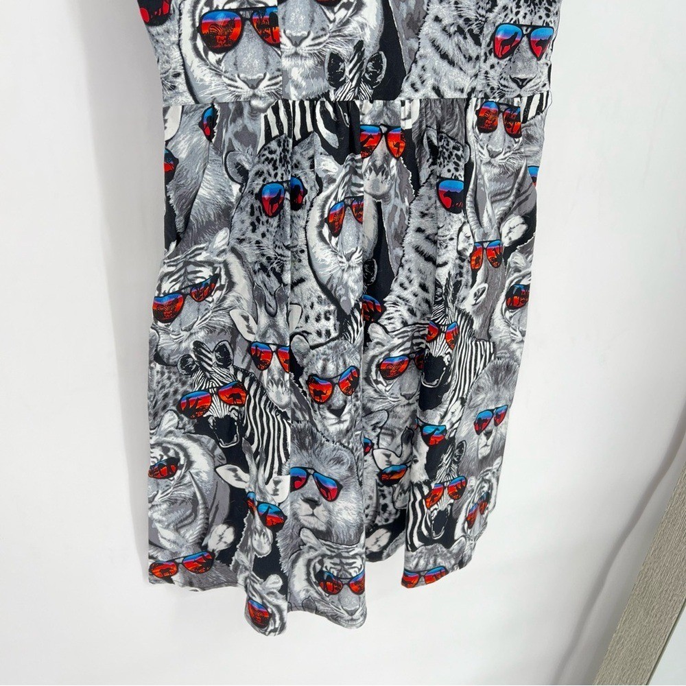 Retrolicious Sleeveless Black & White Graphic Wild Animals Sunglasses Dress Med