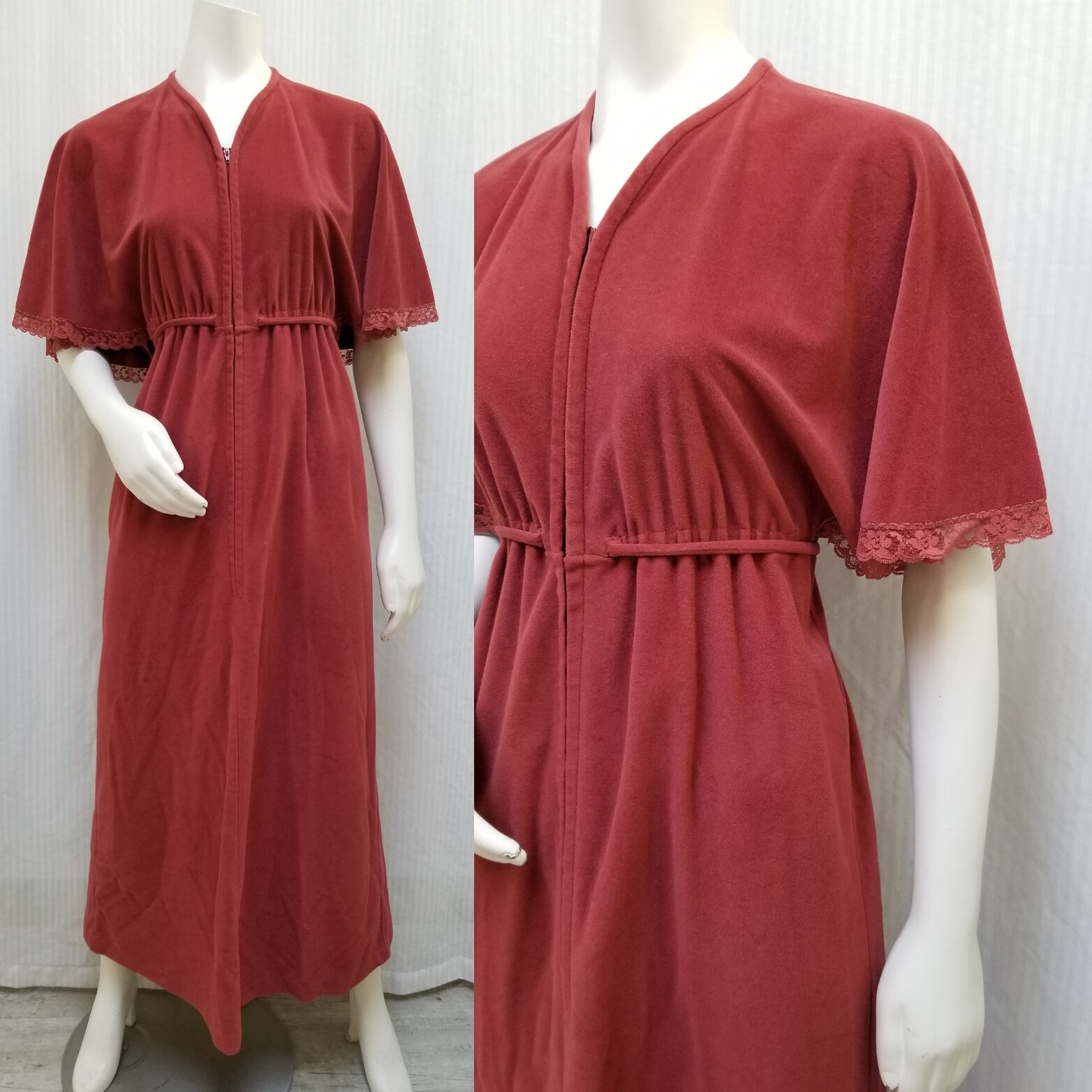 Vintage JOLIE TWO Velour Lace Trim Zip Front Robe – Size S – EUC