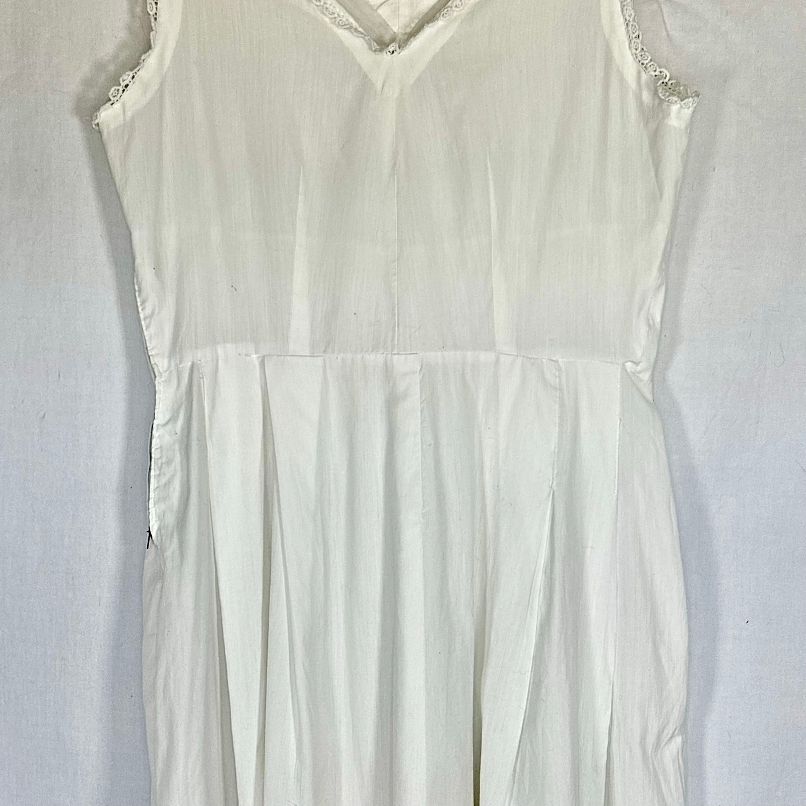 Vintage 1950s White Cotton Day Dress Crochet Trim Pleated Skirt Side Metal Zip