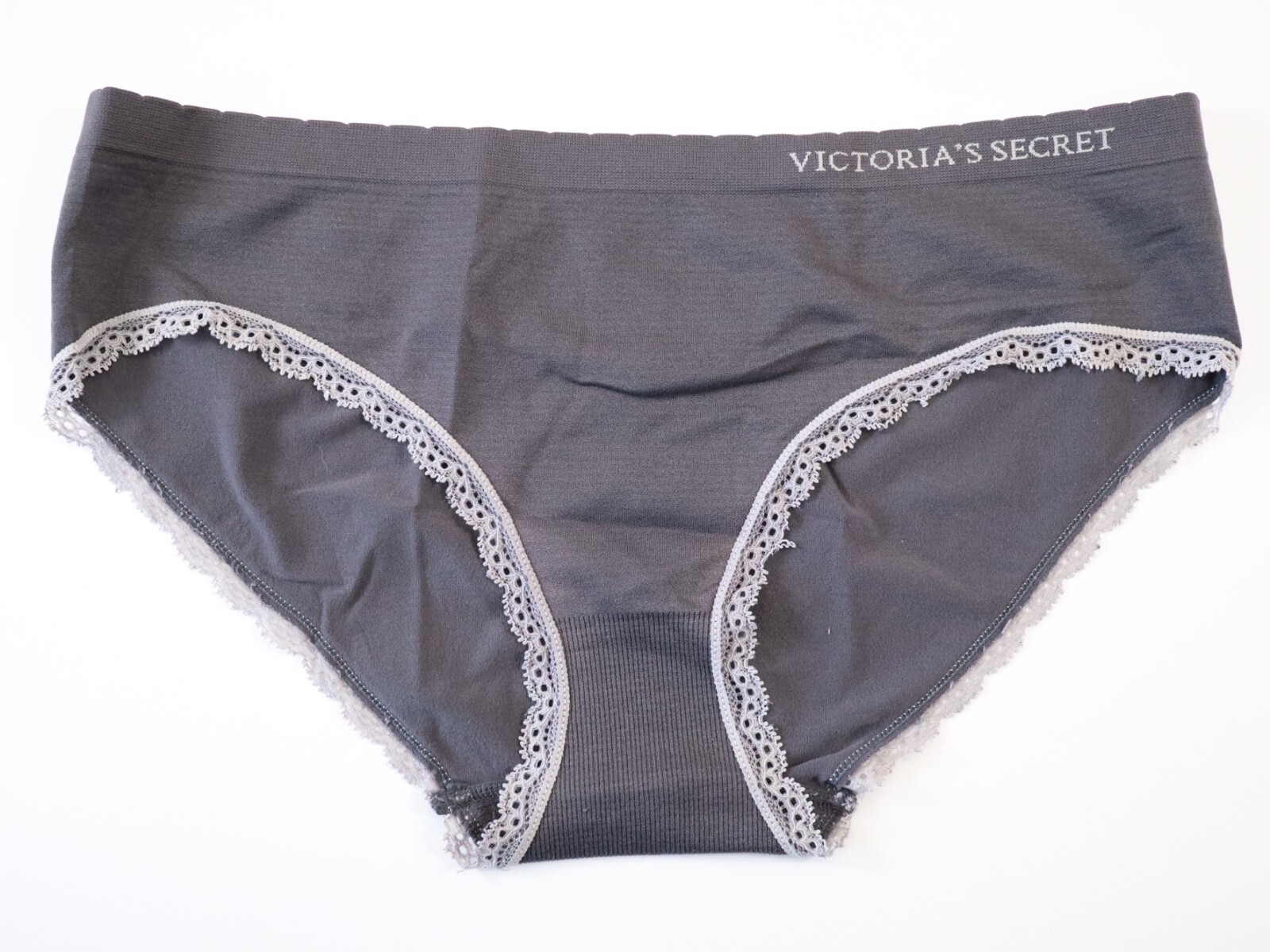 VTG 2011 Victoria’s Secret Seamless Ruffle Bikini Brief Panty Size LARGE