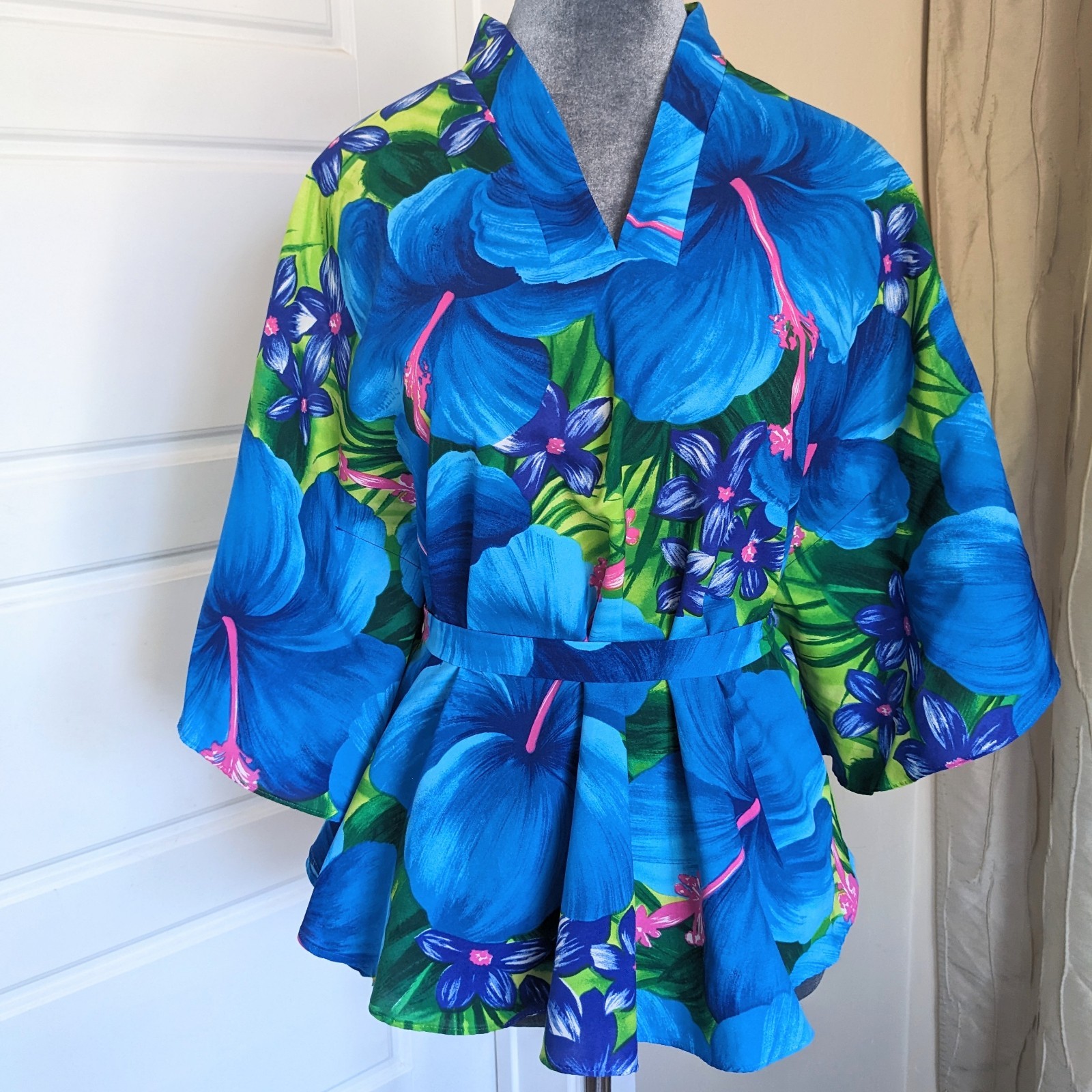 Vintage 70s Pomare Hawaii Belted Kimono Caftan Top L Blue Neon Hibiscus Floral