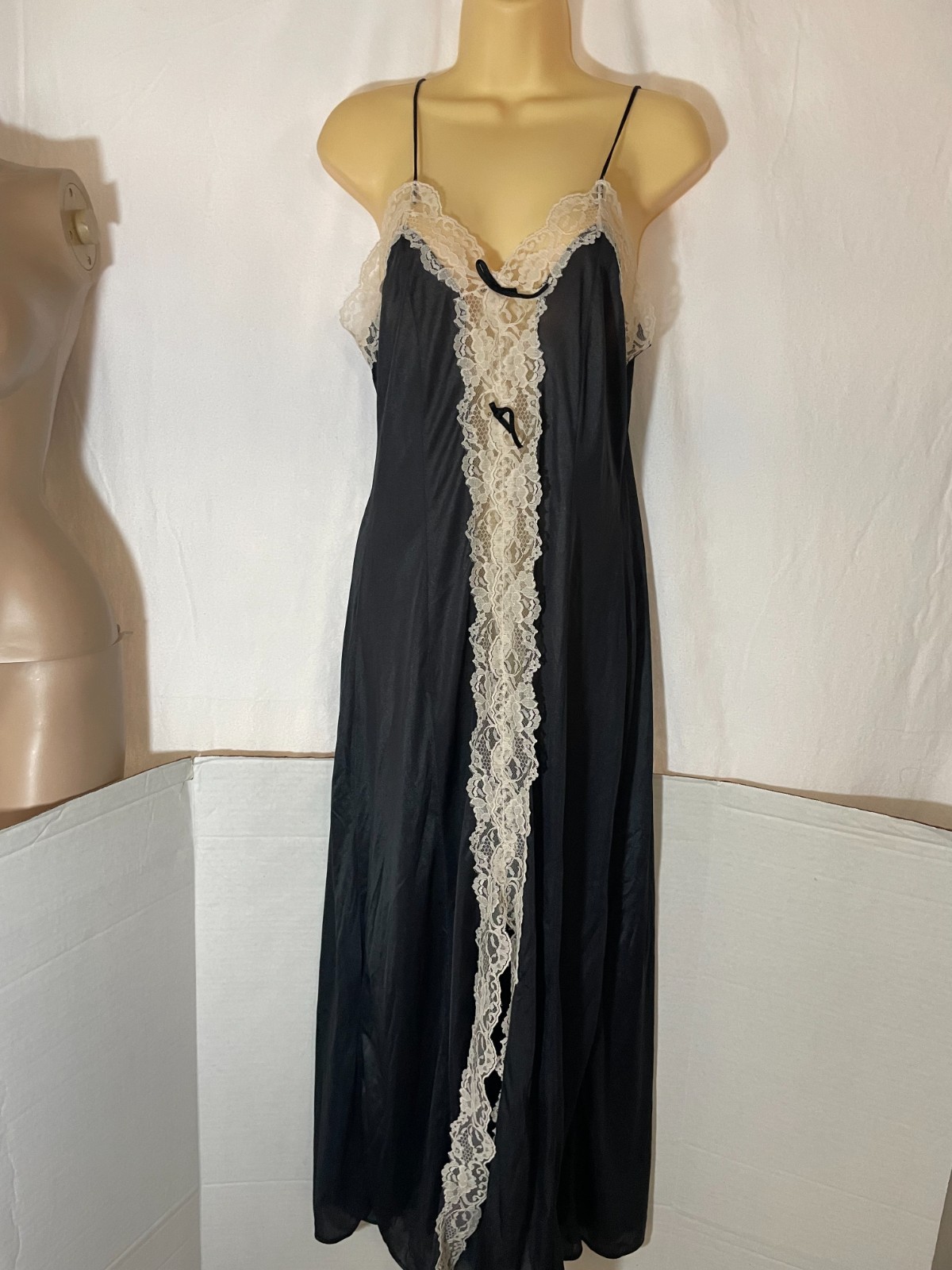 M Vtg SHEER Floral Lace INSERT Long Nightgown Maxi Gown Ivory Black Front Slit