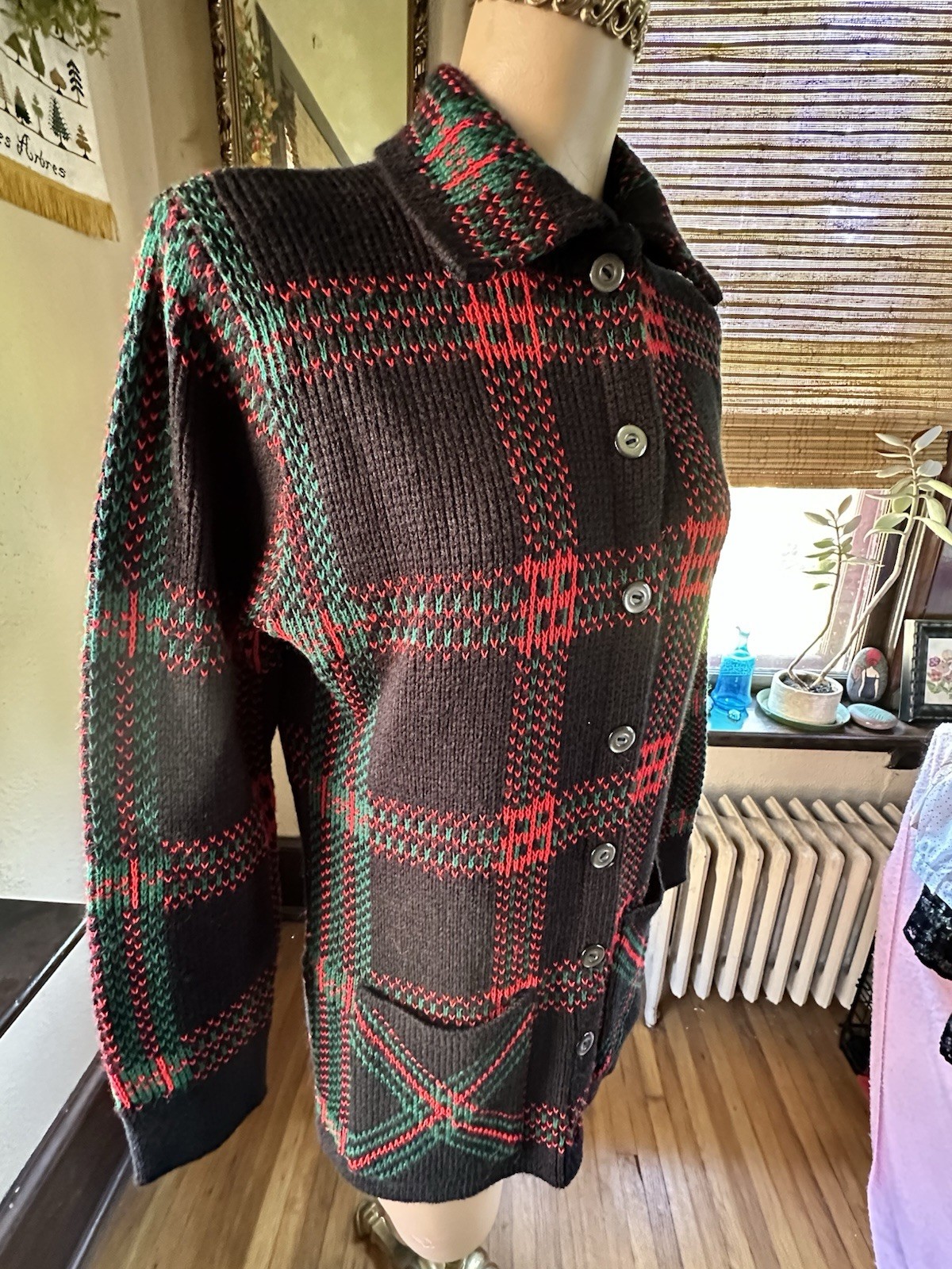 Vintage Plaid Button Up Sweater Black/Red/Green with Collar and 2 Pockets No Tag
