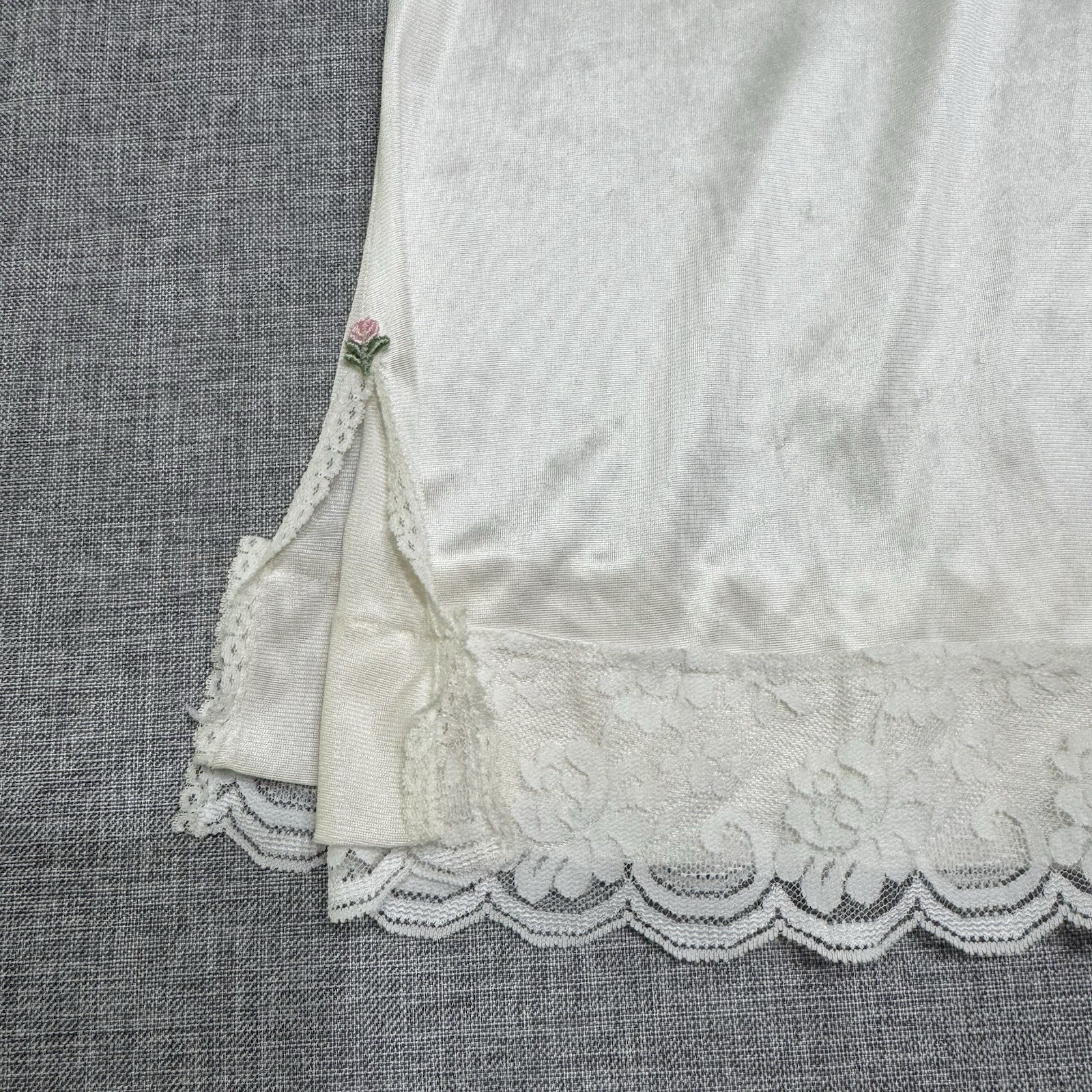 Vintage Maidenform Chantilly Slip Small Antron Nylon Lace Trim Rose Union USA