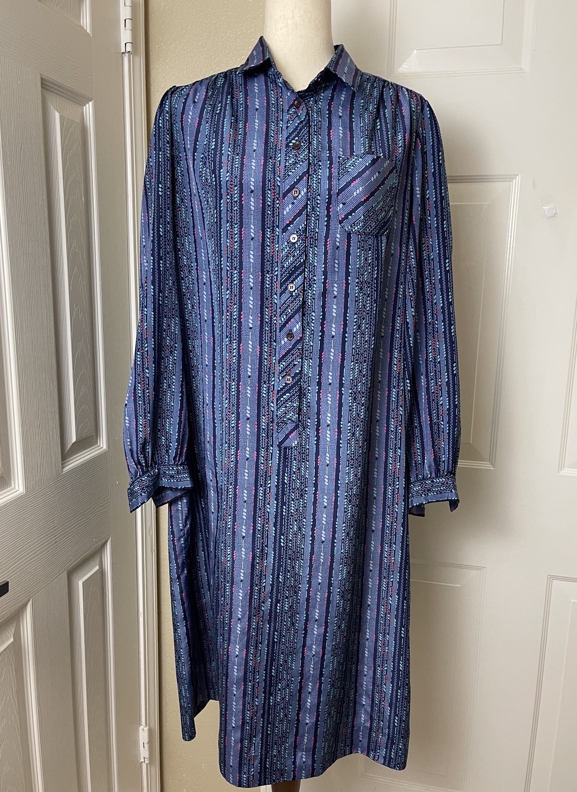 Vtg Schrader Sport New York Size 14 Shift Shirt House Dress Collar Neck Purple