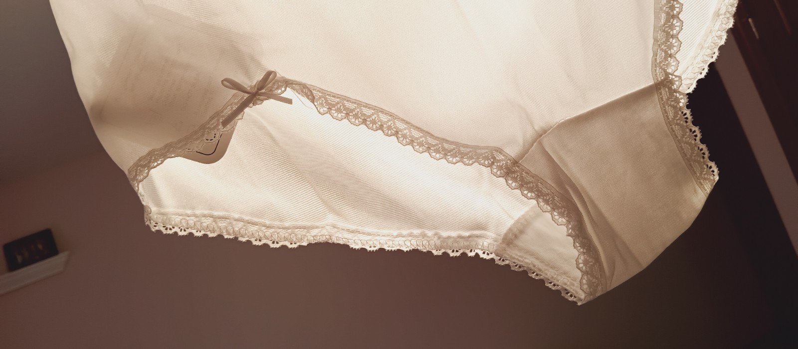 WOODS VINTAGE NYLON PANTY SZ 6 ? WHITE OPEN LEGS WITH BOW TRIM – ENGLAND #AU516