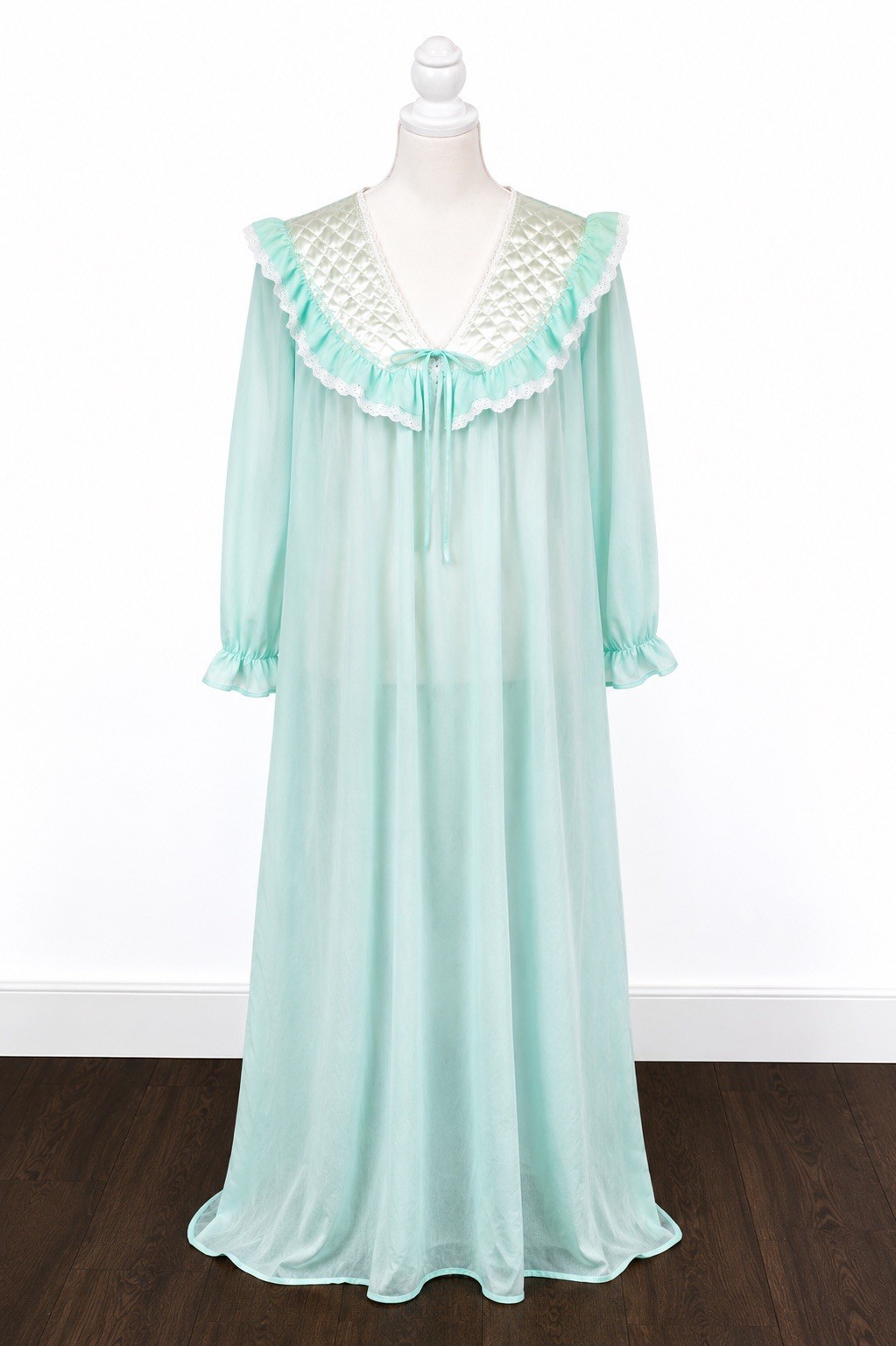 VTG 1980s Erica-Loren Granny Gown Light Mint Green Quilted Yoke Medium