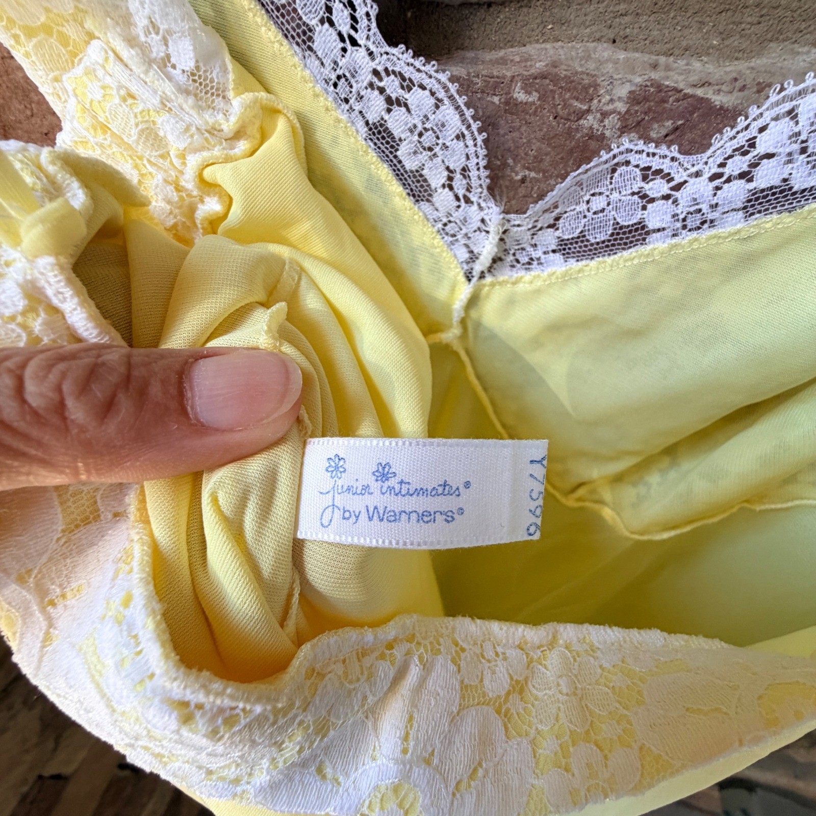 Vintage Warner’s Womens 2PC MAXI Nightgown and Robe Yellow Lace SET Coquette