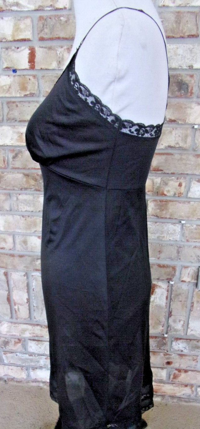 VINTAGE DAWN TO DUSK SZ 34 BLACK NYLON LINGEREE FULL SLIP MAKE OFFER