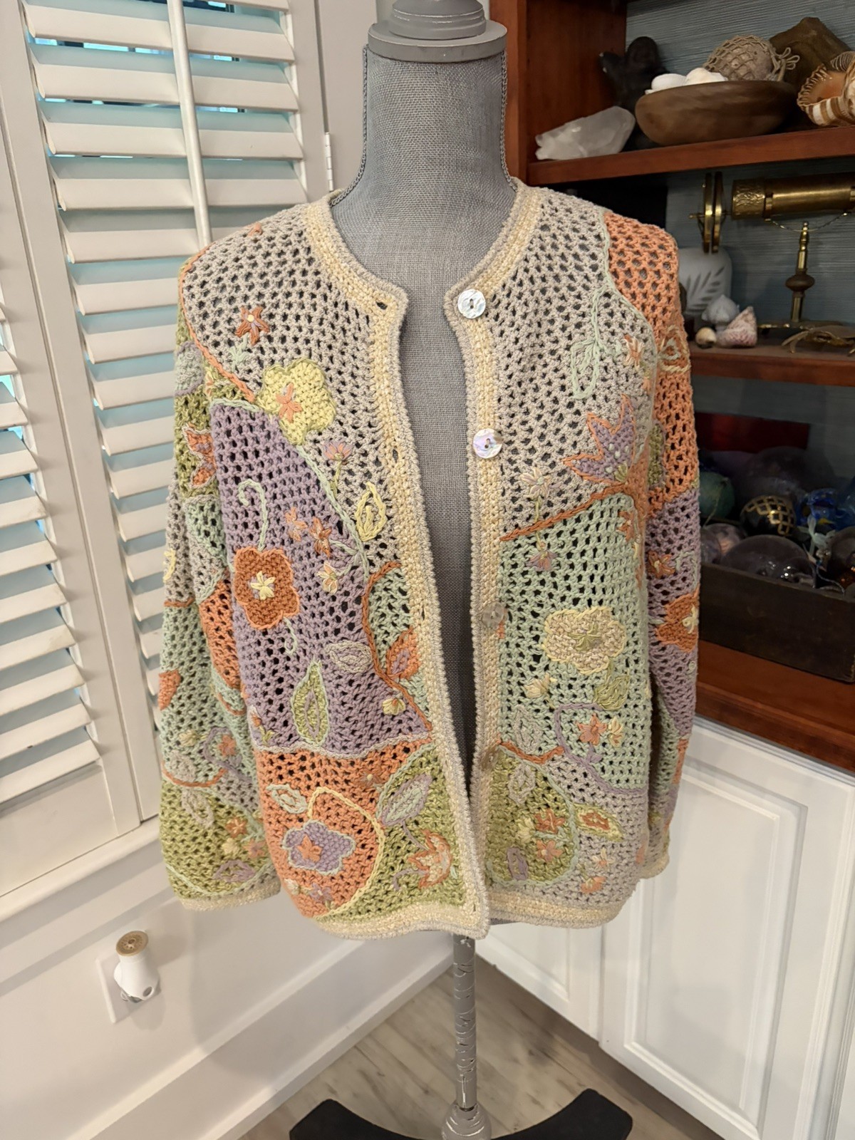 Robert Scott vtg crochet floral cardigan mother of pearl buttons L cottagecore