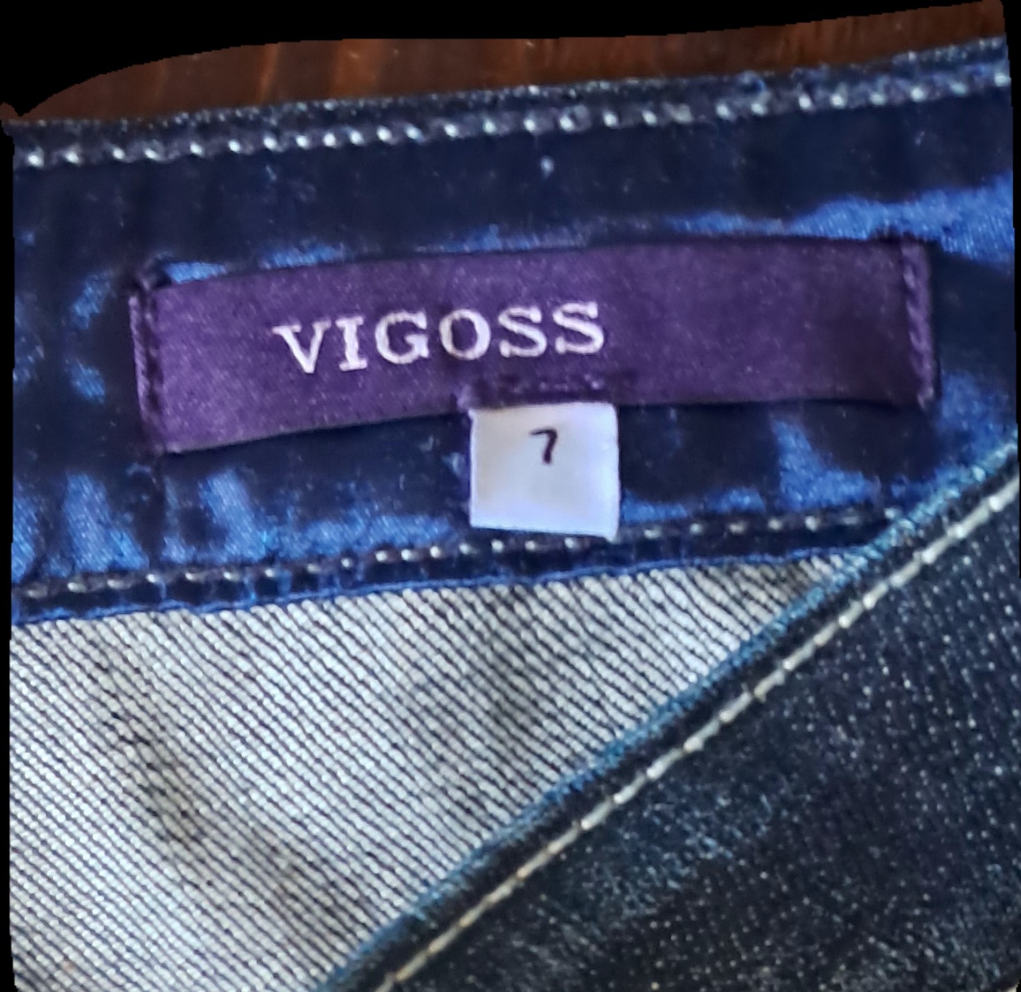 VIGOSS ~Women’s Blue Straight Denim Jeans Size 7 . 5-Pockets Button Logo Accents