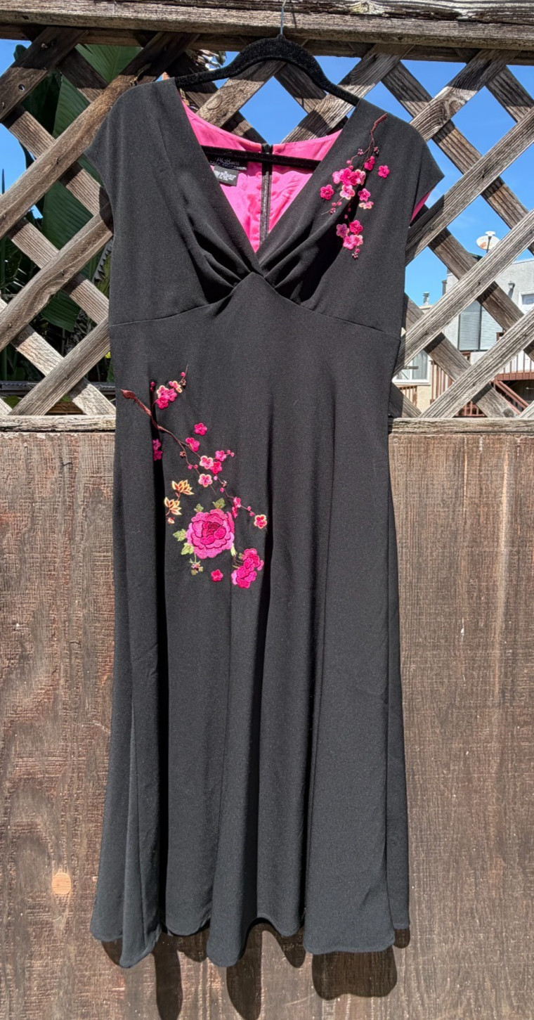 Vintage AGB Black Floral Embroidered Maxi Dress V Neck Sleeveless Bodycon Pro