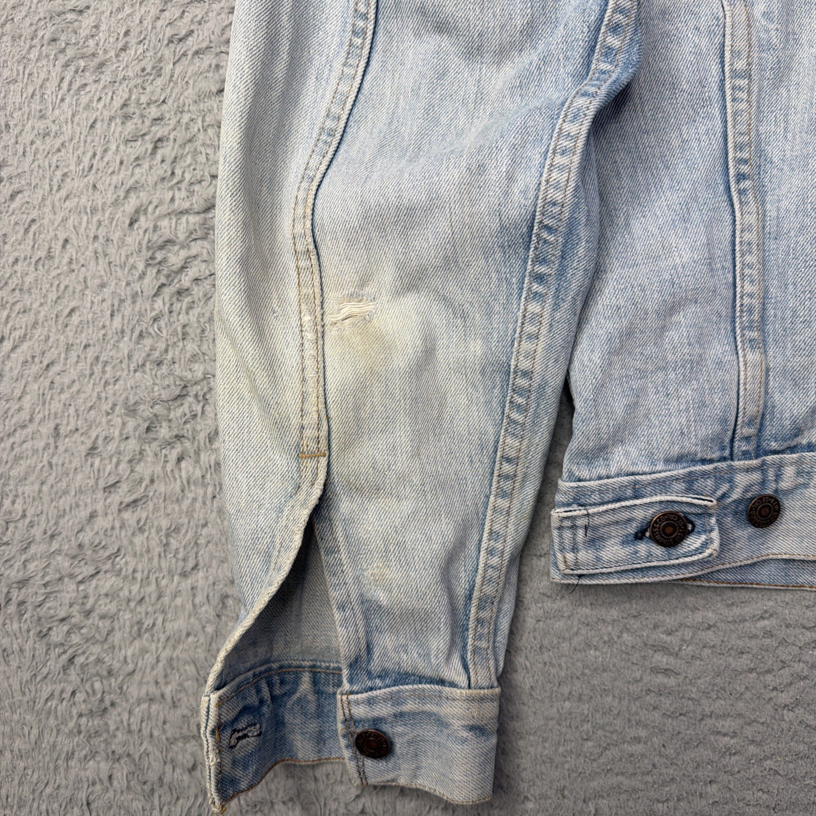 Vintage Levis Truckers Jacket Women’s Small Denim USA Distressed 80s