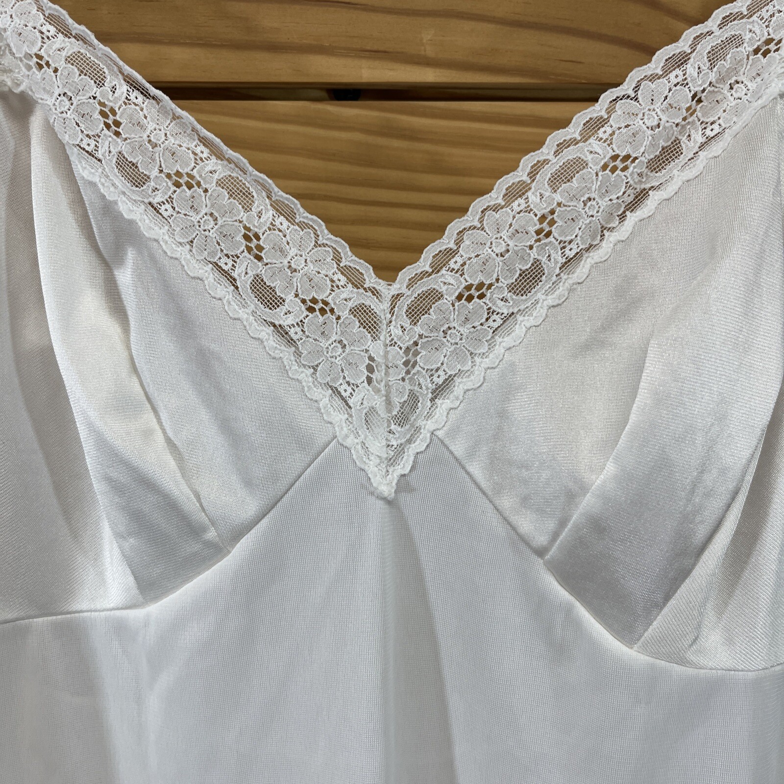 Vtg Vanity Fair Full Slip 36 White V-Neck Lace Trim Nylon Antron Made in USA B84