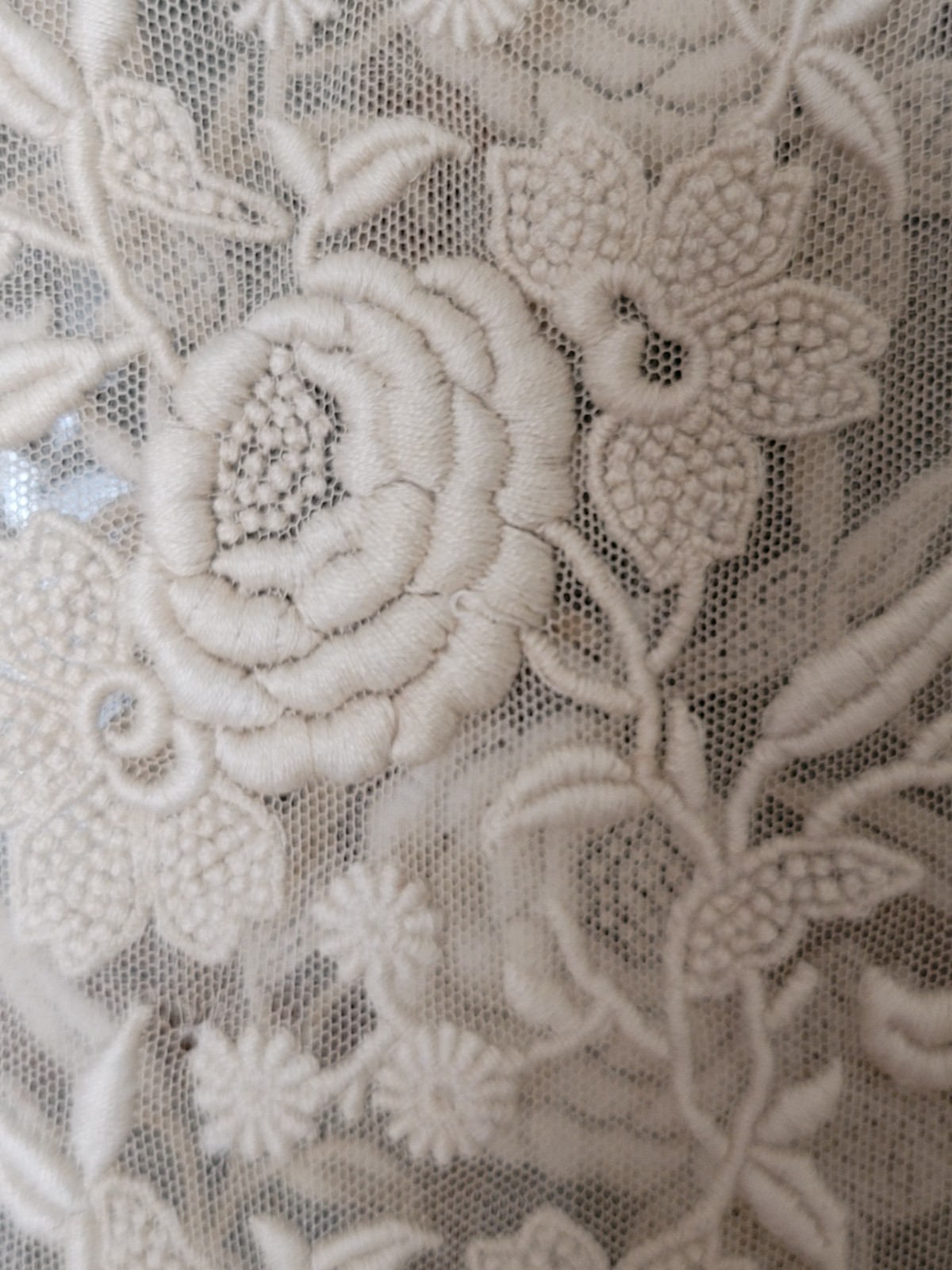 ANTIQUE 1920’S EMBROIDERED NET LACE DRESS FILET LACE & RIBBON ROSES BULLOCKS