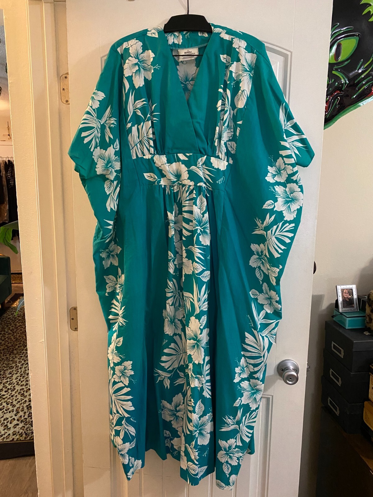 Vintage ROYAL CREATIONS HAWAII Green Hibiscus Mumu Caftan Kaftan Tiki Aloha OS
