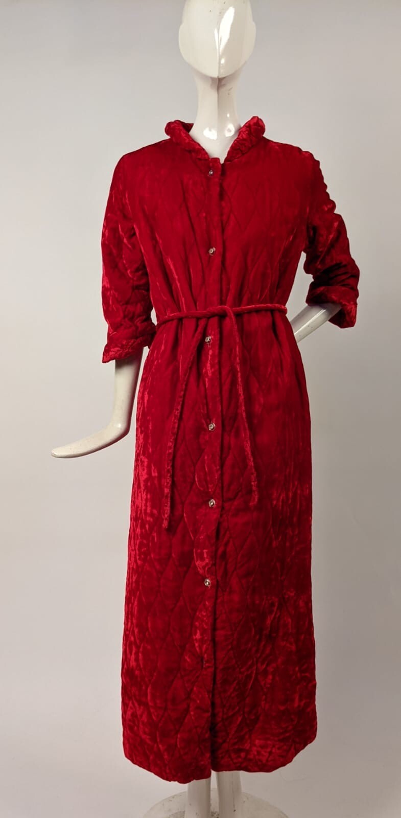 POSH VINTAGE 1960’S LIPSTICK RED QUILTED VELVET MORNING DRESS W MATCHING BELT