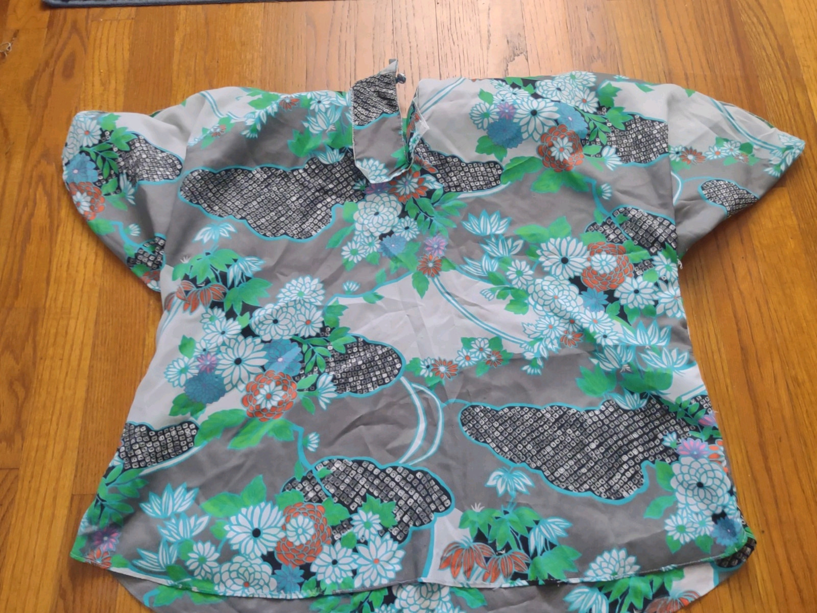 Vintage Pomare Hawaii Gray Green White Blue Floral Printed Batwing Top Blouse