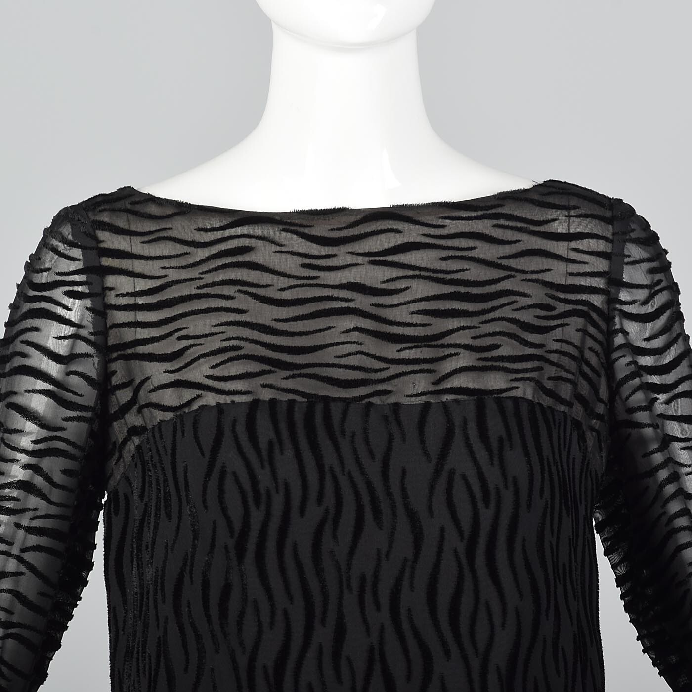 XS Vintage 1960s 60s Knee Length Little Black Dress Party Cocktail Shift Velvet