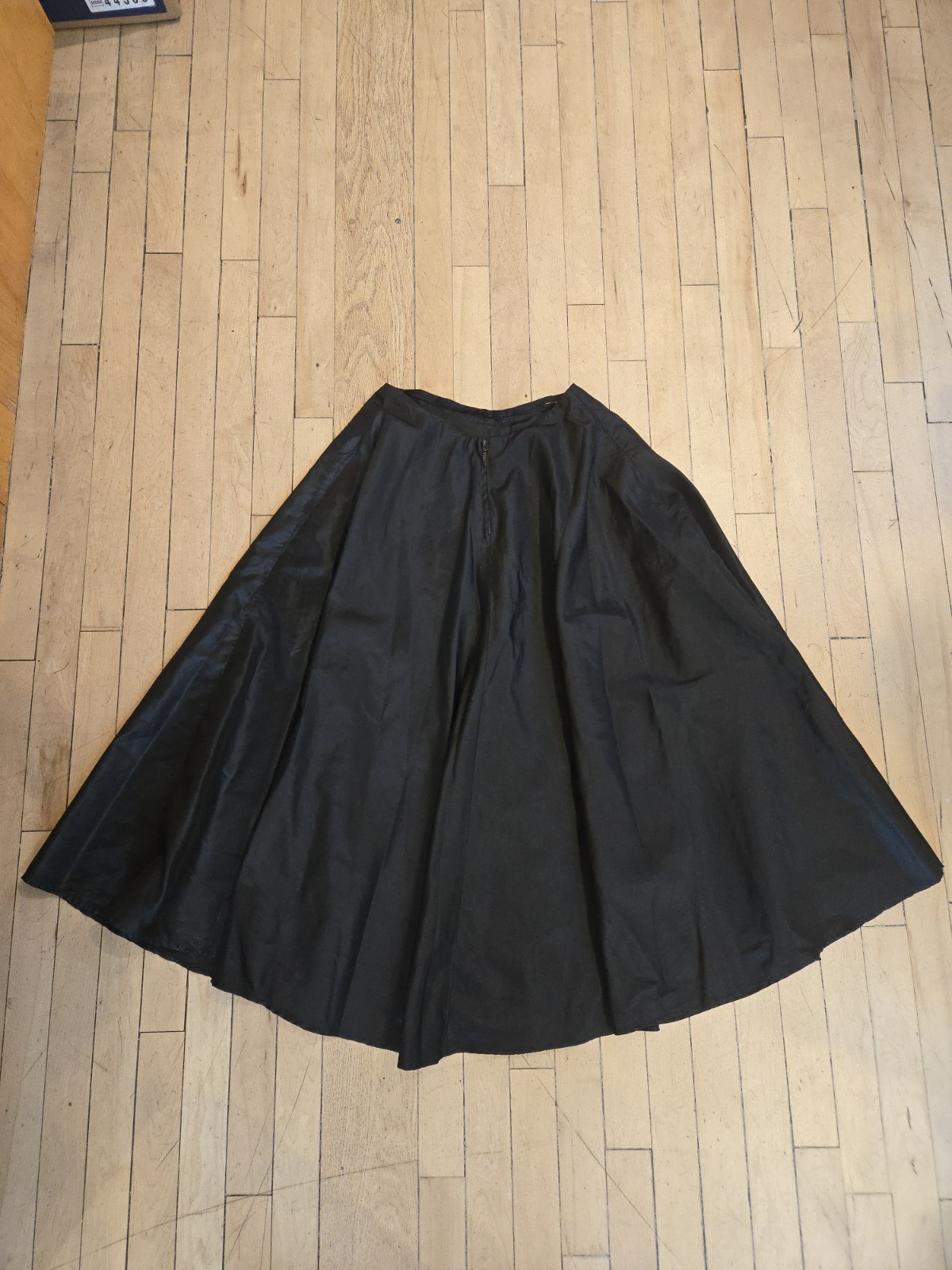 VTG 1930s Black Silk Tafetta Circle Skirt Talon Bell Zip Vamp Goth Witch
