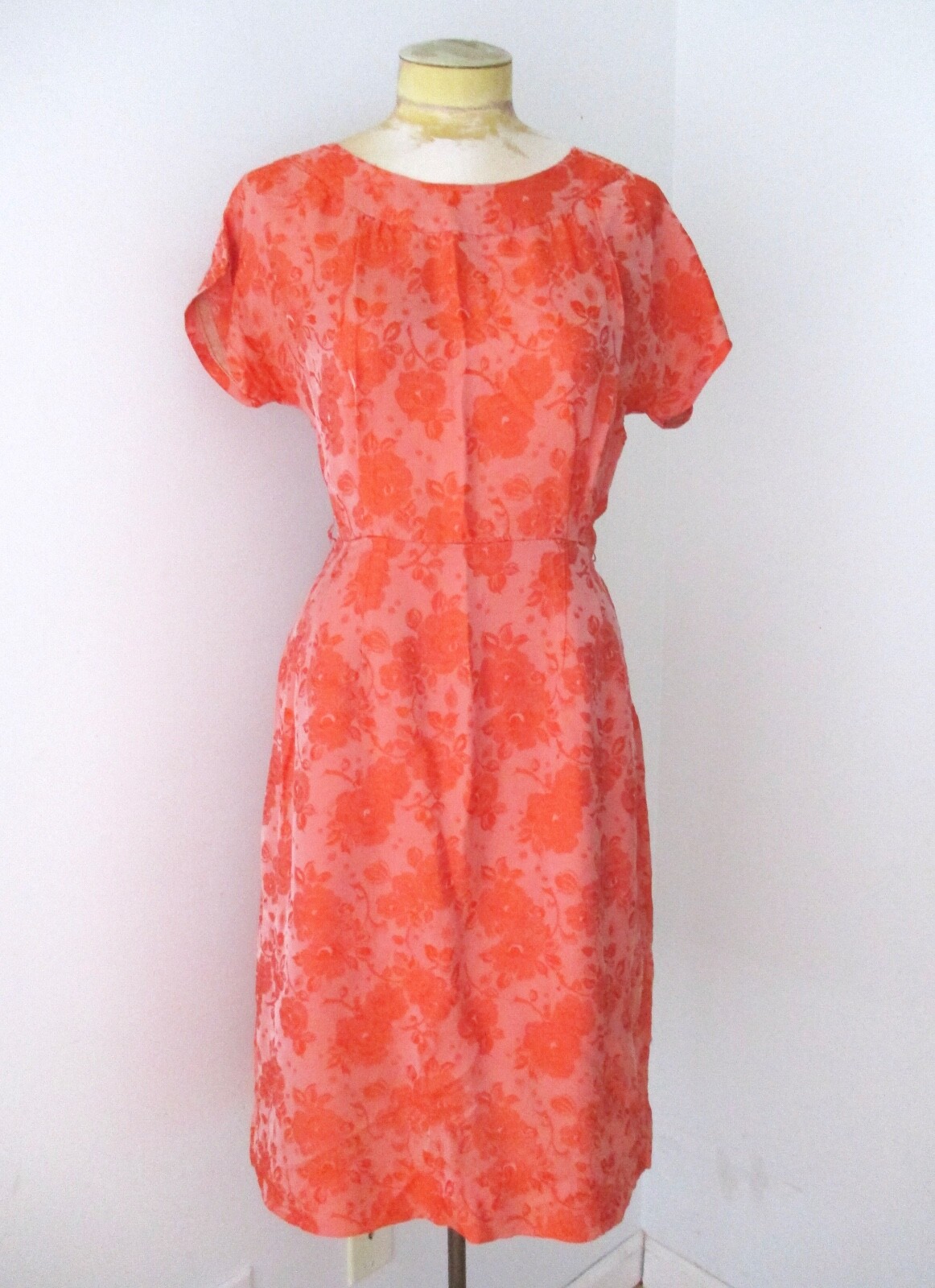 Vtg 50s rockabilly peachy orange floral roses brocade shift wiggle dress M