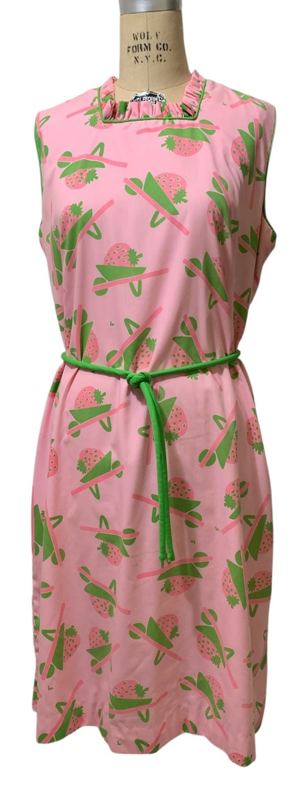 VESTED GENTRESS Vintage 70s Women’s Strawberry Print Sleeveless Dress Sz L/XL
