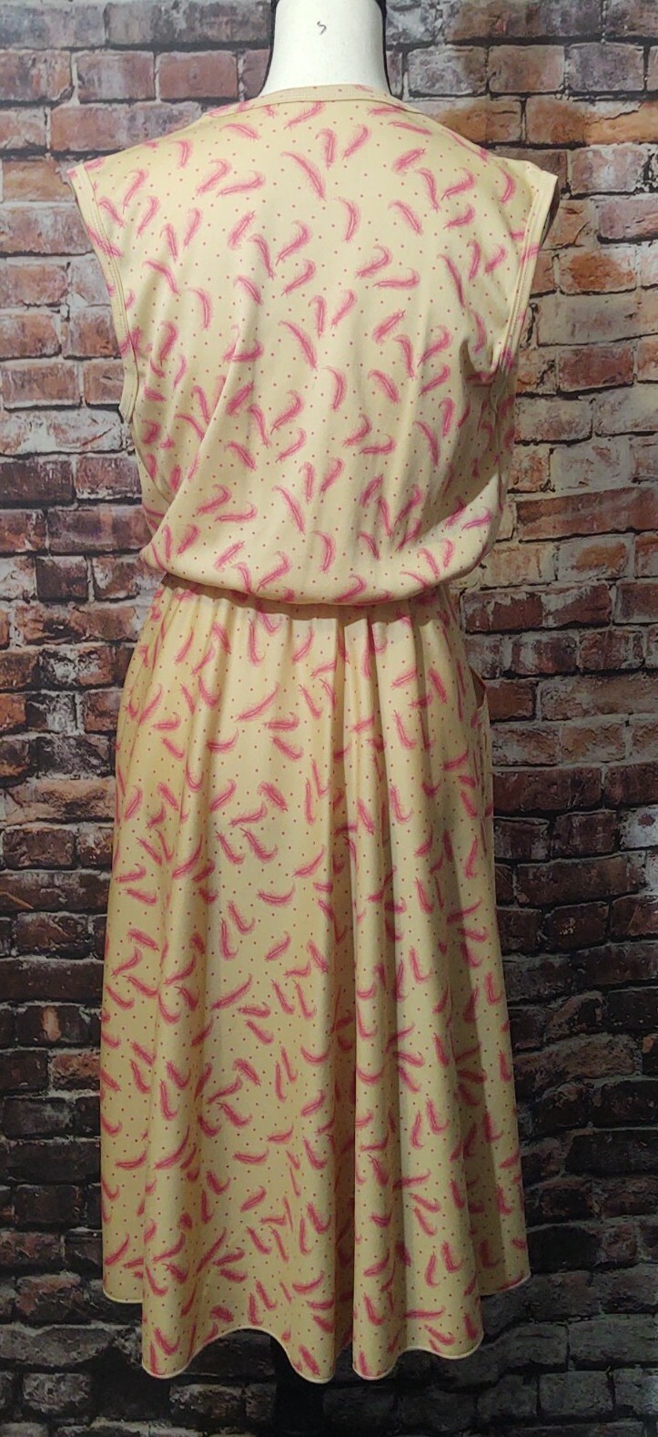 VINTAGE 100% POLYESTER MAXI DRESS 1970s TAN PINK FEATHER DESIGN POCKETS