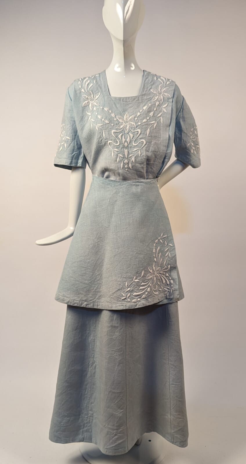 MUSEUM QUALITY EDWARDIAN BLUE LINEN DRESS W WHITE HAND EMBROIDERY