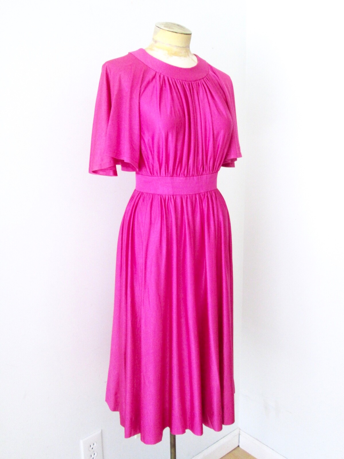 VGC Vtg 70s Hot Fuchsia Pink Silky Satin Knit Disco Dancing Dress Flutter Slvs S