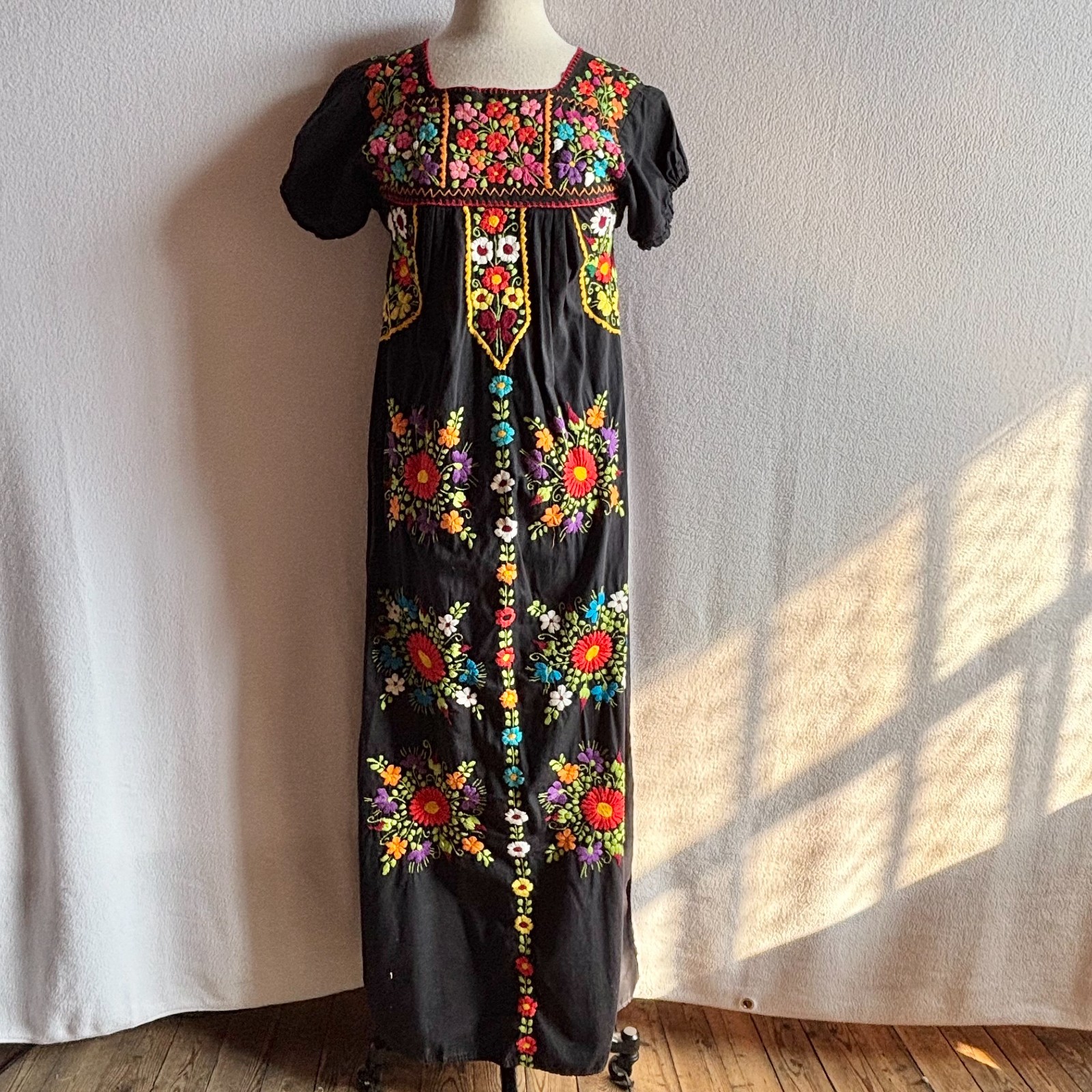 Vtg Black Cotton Colorful Floral Embroidered Mexican Oaxacan Maxi Dress Small