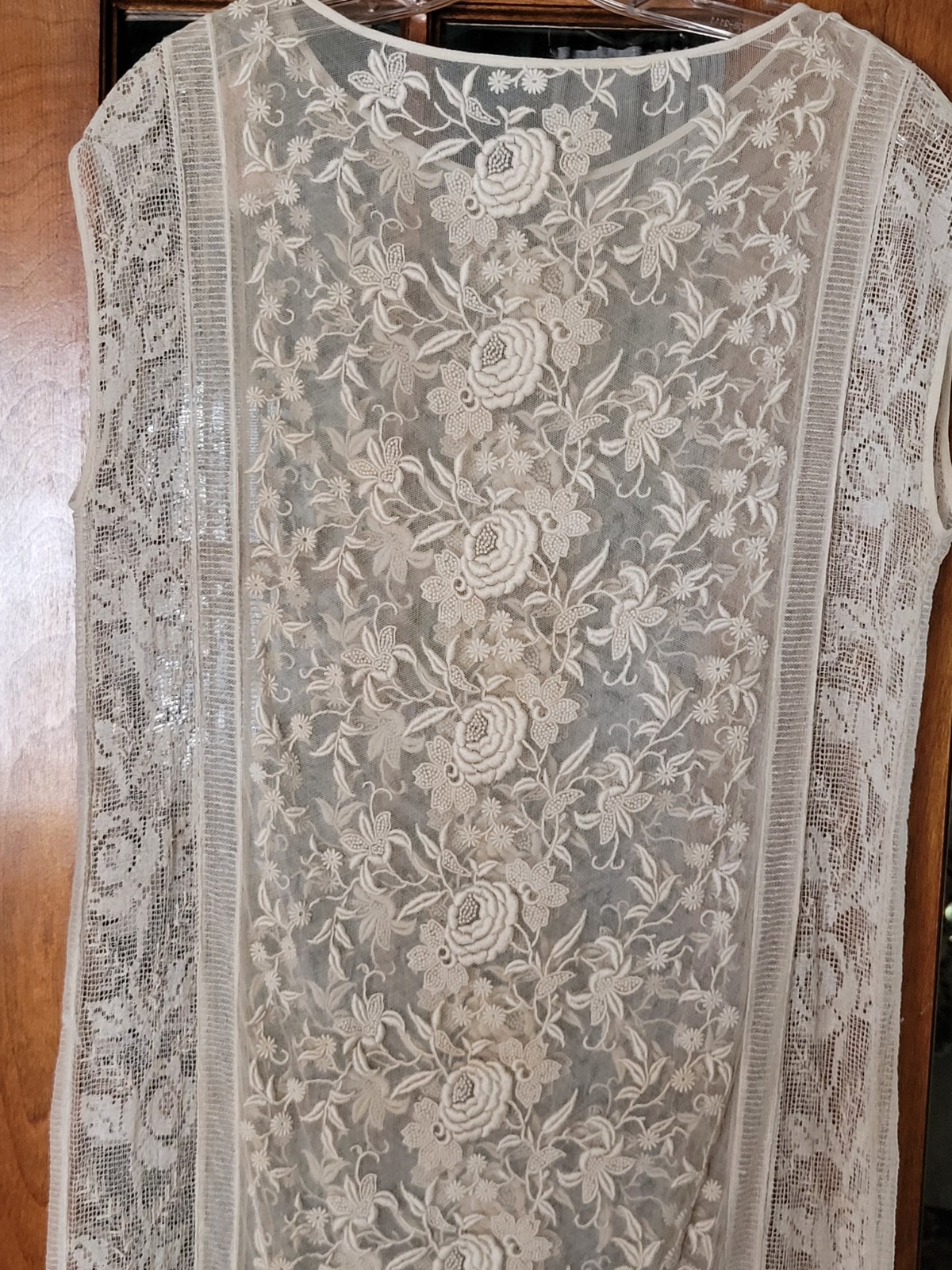 ANTIQUE 1920’S EMBROIDERED NET LACE DRESS FILET LACE & RIBBON ROSES BULLOCKS