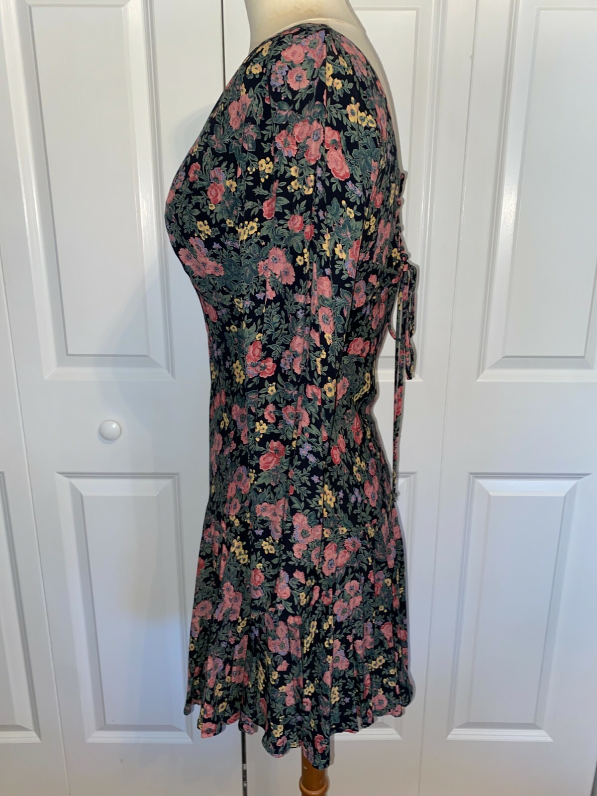 Mica vtg 1990s V-neck V-back short flirty fitted dress black pink flowers Sz M 8