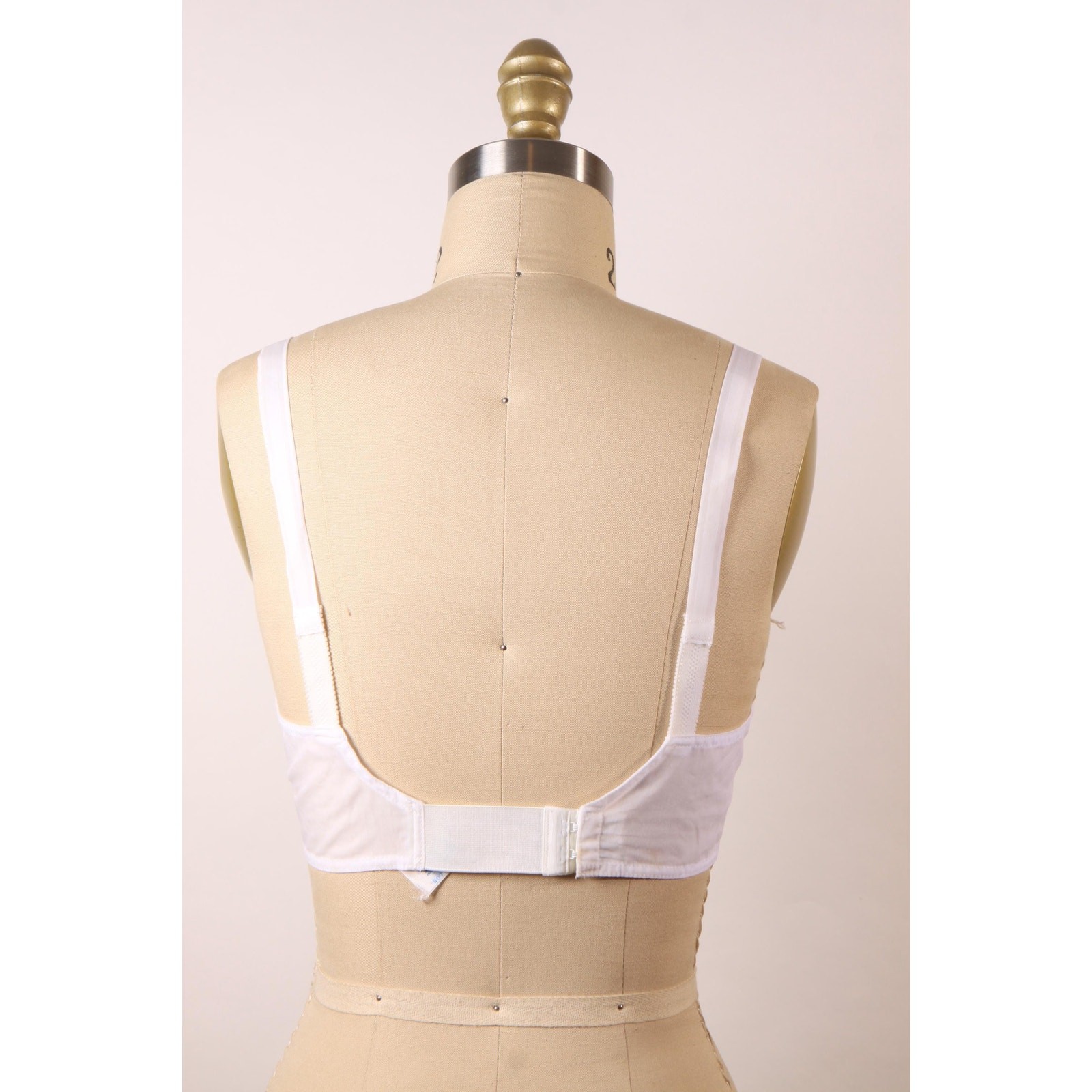 1970s Does 1950s White Floral Embroidery Pin Up Style Bra by Gelmart-38B