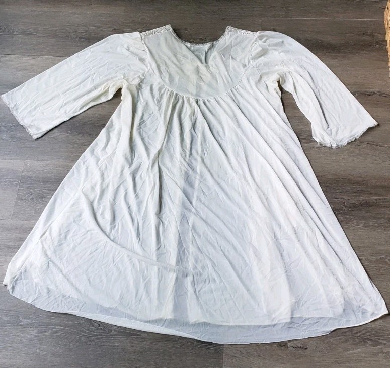 VTG 70s Miss Elaine Cream Nylon Short Robe Sz M 3/4 Sleeve Semi-Sheer FLAWS